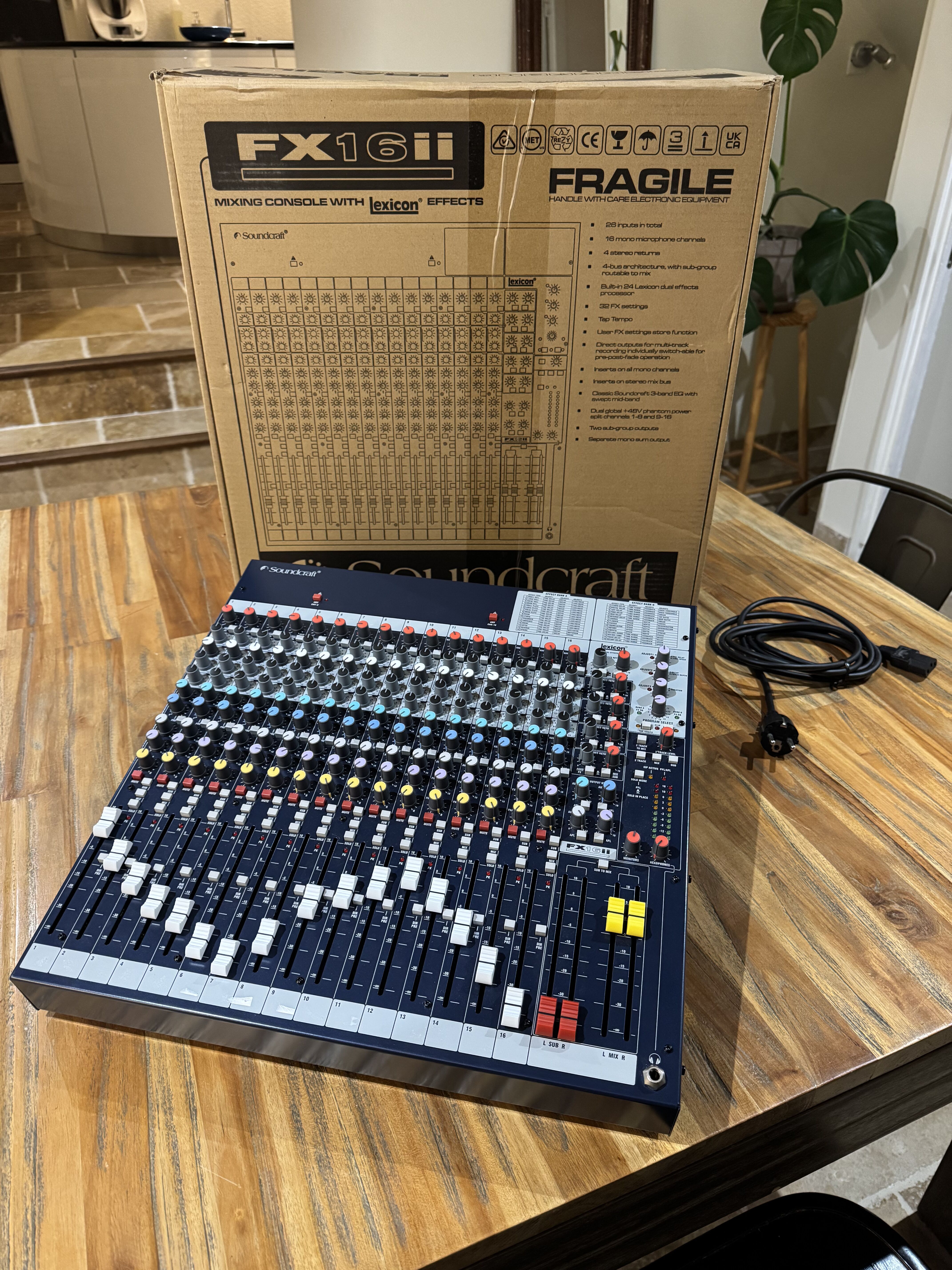 Soundcraft FX16 II - excellent état / facture Thomann