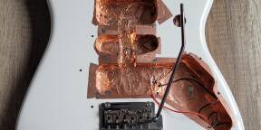 Vends Corps Fender Stratocaster Player Arctic White avec Vibrato.