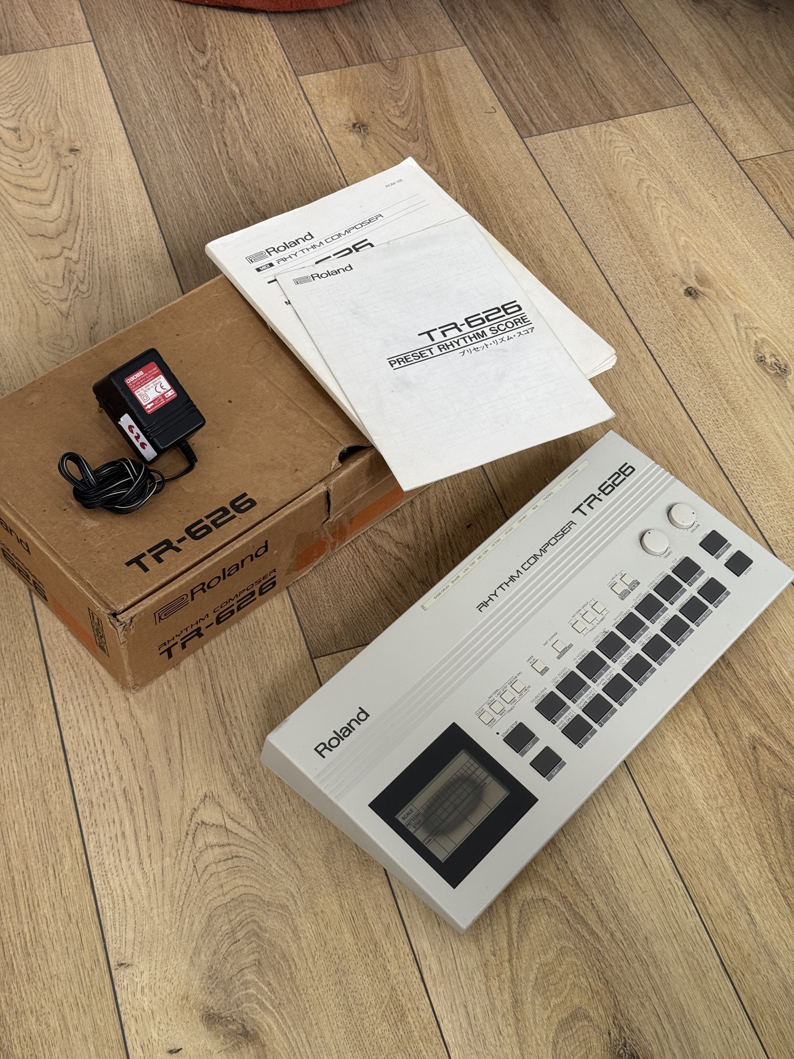 Roland TR-626 avec HKA mod (Linn Drum, Oberheim DMX, DX, TR-707...) Complet avec boîte, mode d'emploi et alimentation d'origine