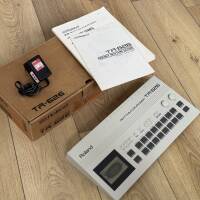 Roland TR-626 avec HKA mod (Linn Drum, Oberheim DMX, DX, TR-707...) Complet avec boîte, mode d'emploi et alimentation d'origine