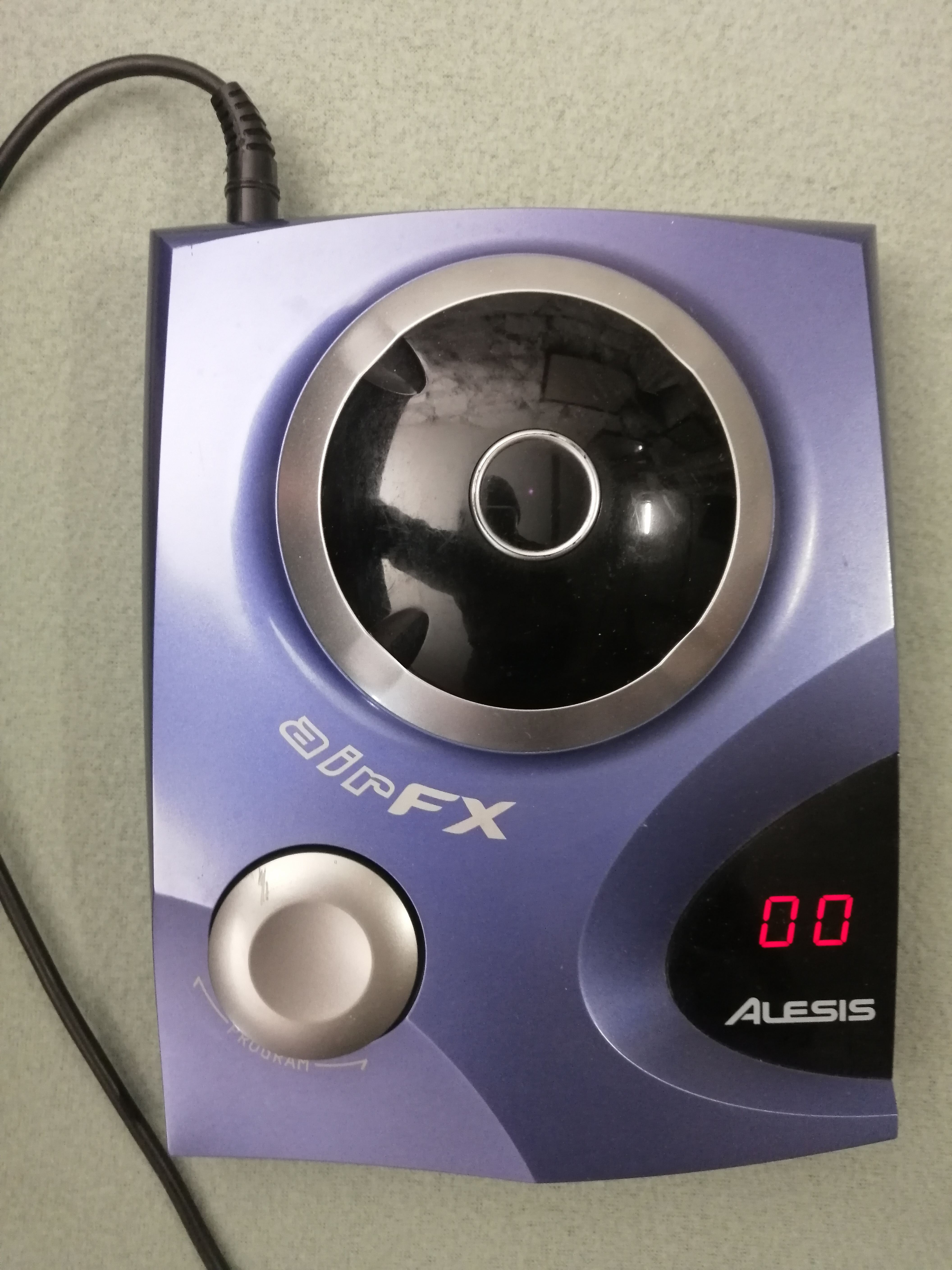 Alesis Air FX avec son alim