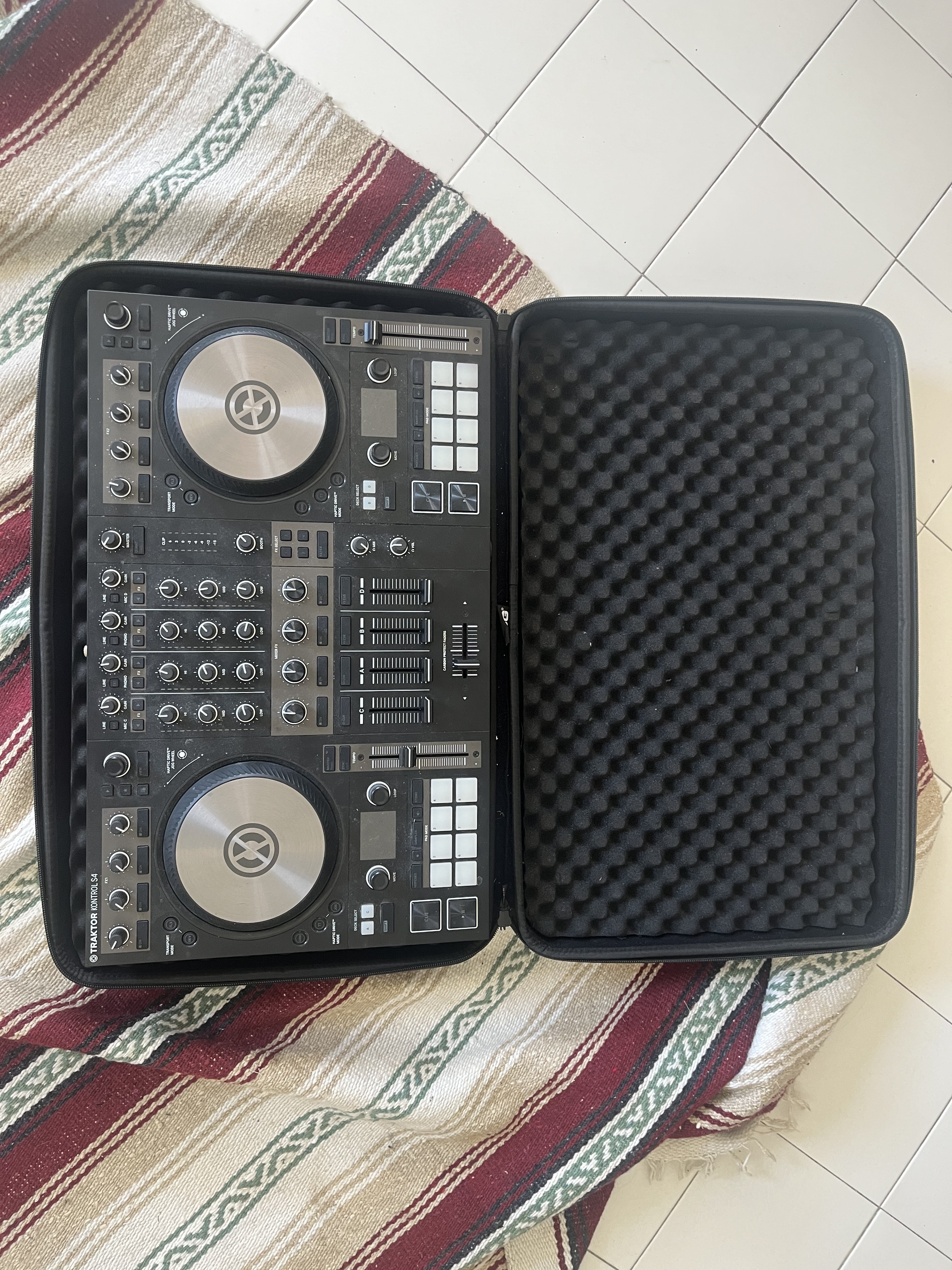 Vends pair de RP7000 + Controleur Traktor s4 mk3 