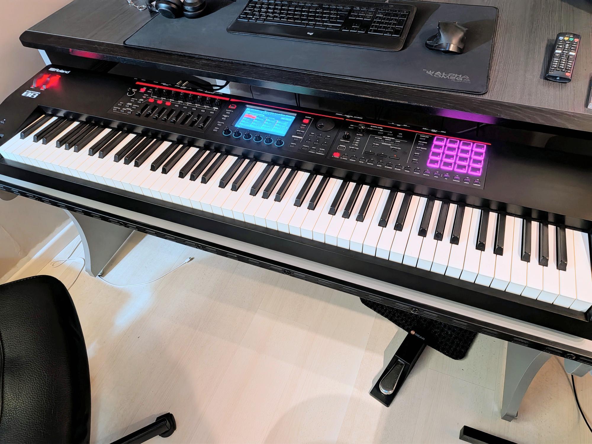 Roland Fantom-08 comme neuf ss garantie