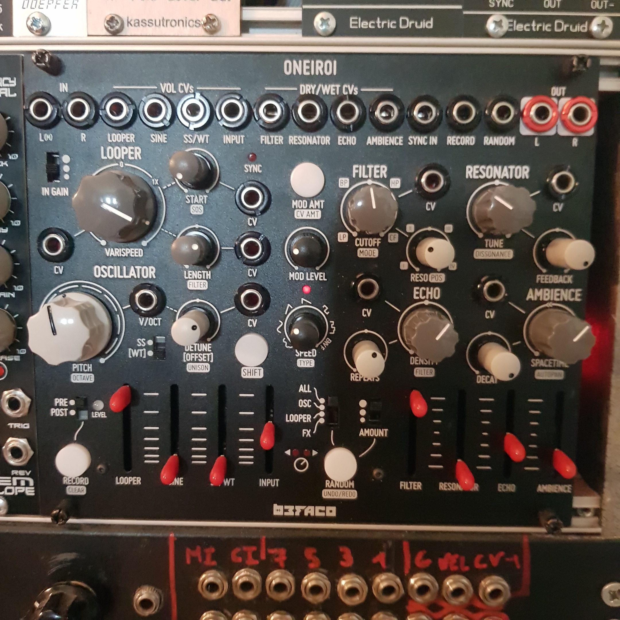 Oneiroi très bon état , frais de port compris 