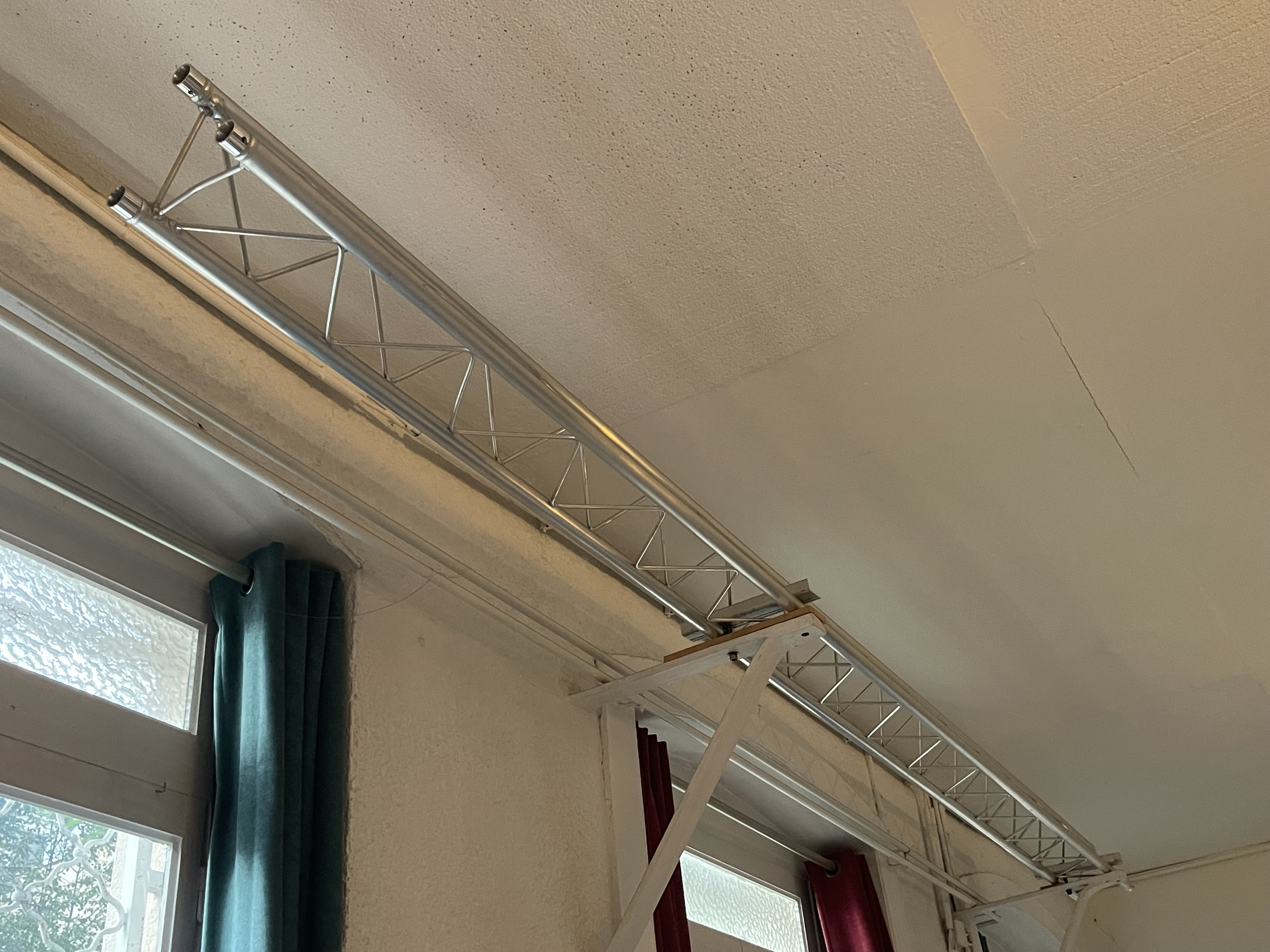 Structure d’éclairage de scène en triangle Global Truss F23 4,50m