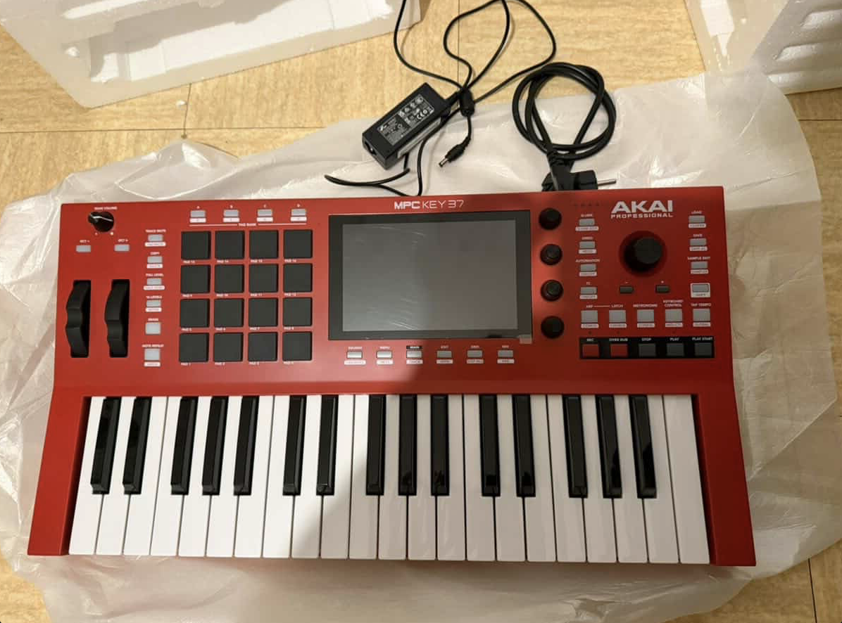 Vends Akai MPC Key 37 - NEUF