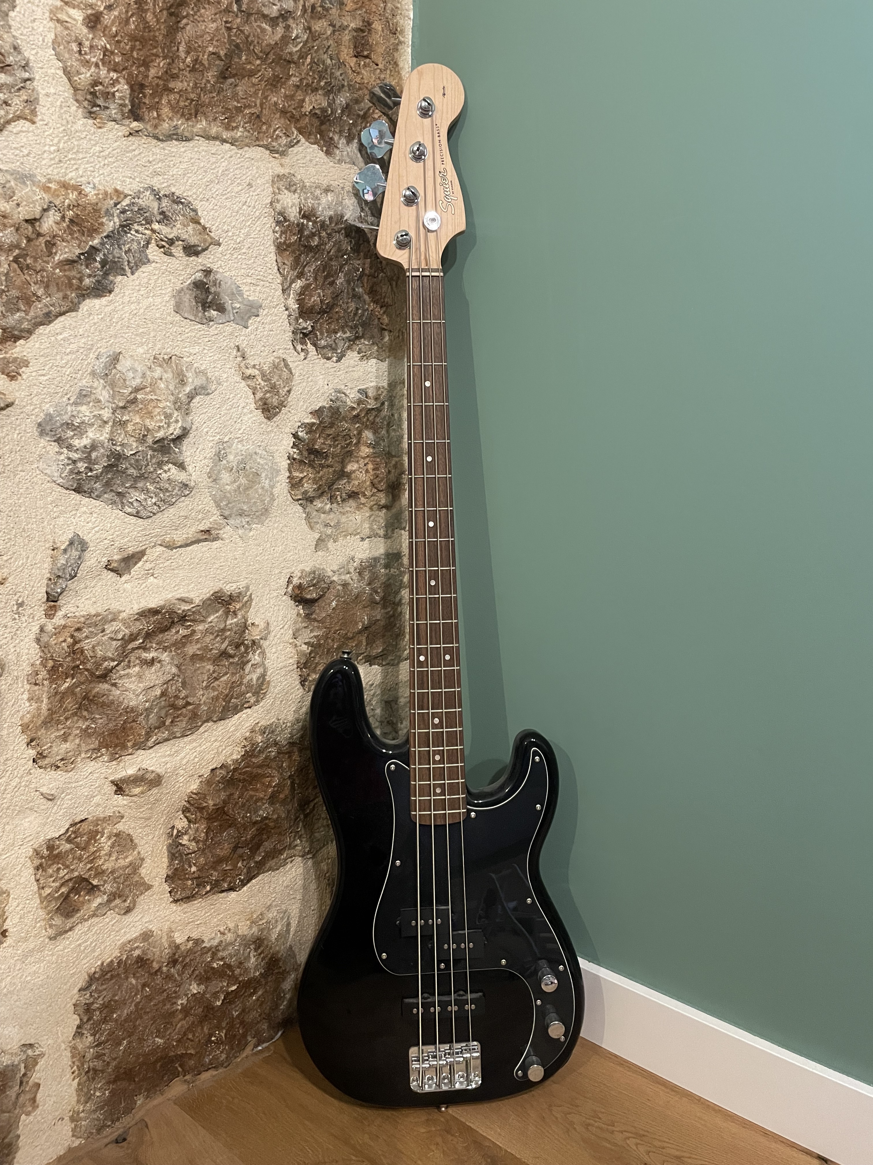 Basse électrique SQUIER