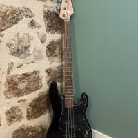 Basse électrique SQUIER