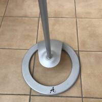 Vends pieds support d'enceinte réglable en hauteur gris clair - lot de 2