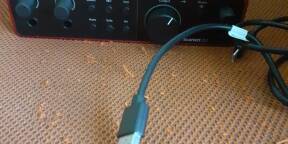 Vends interface audio Focusrite 2i2 4ème génération