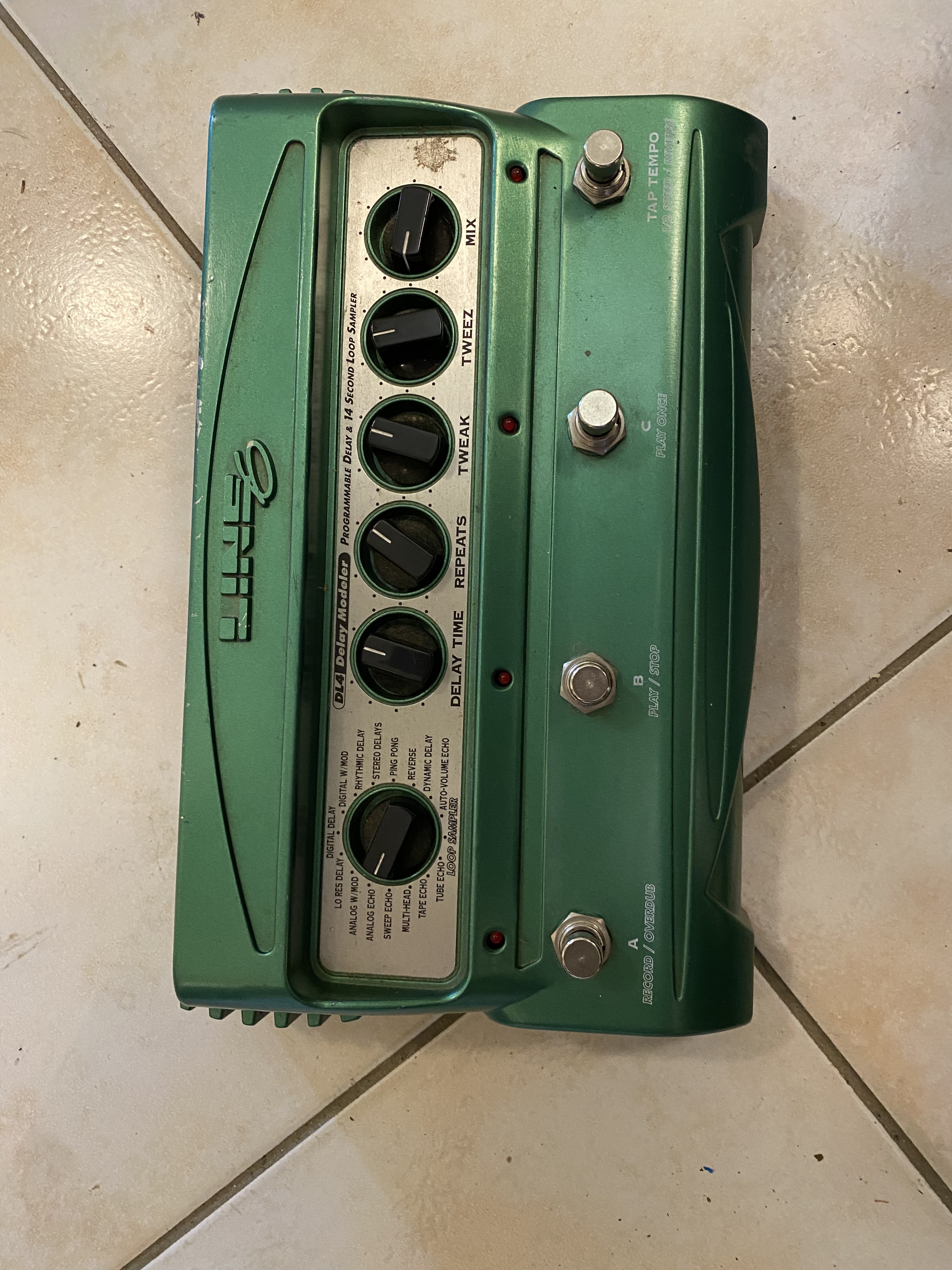 vends pédale delay et réverbes line 6 DL4