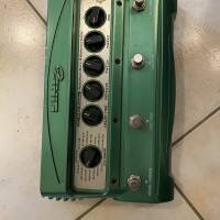 vends pédale delay et réverbes line 6 DL4