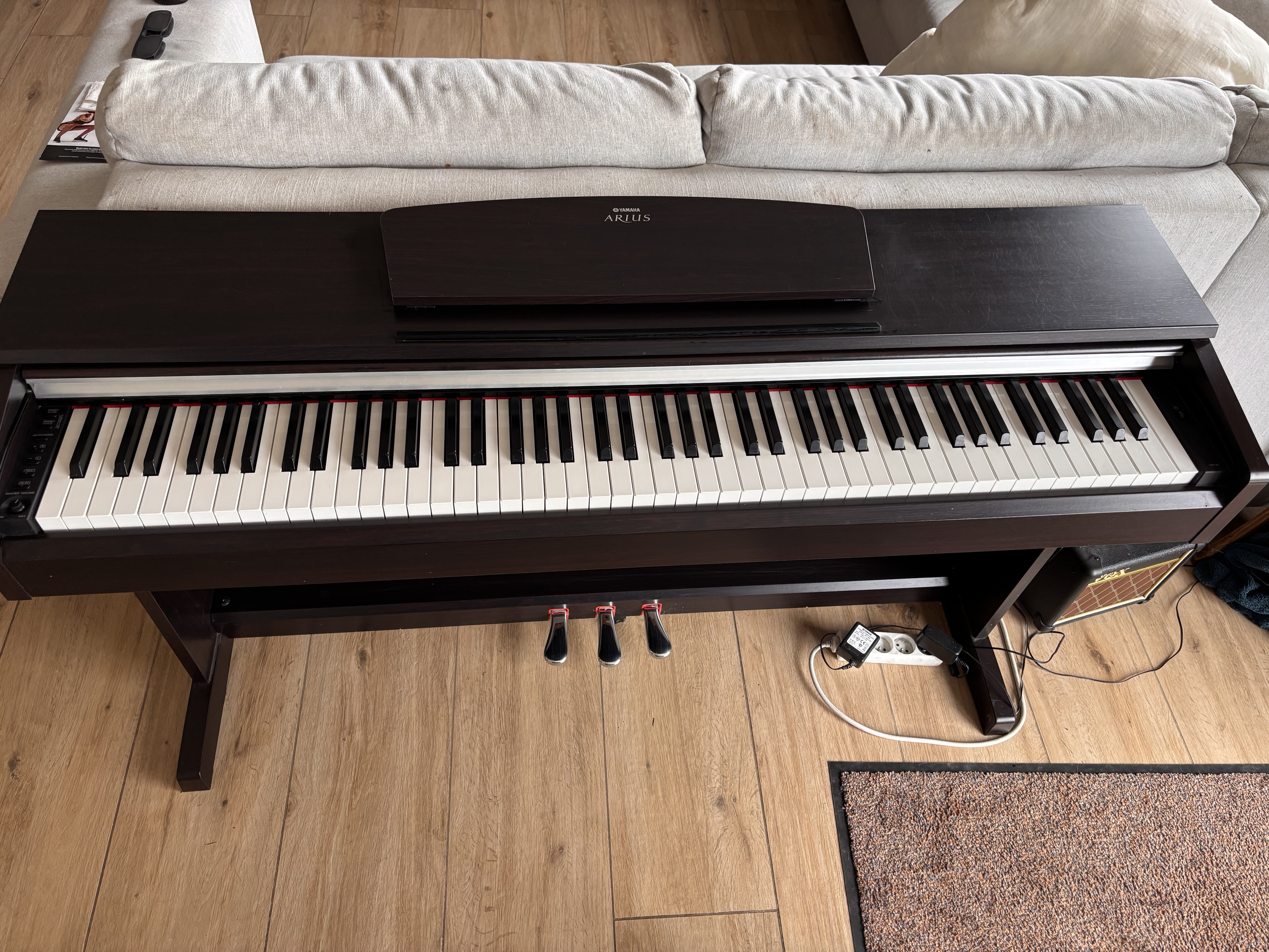 Vends piano digital Yamaha Arius YDP141
