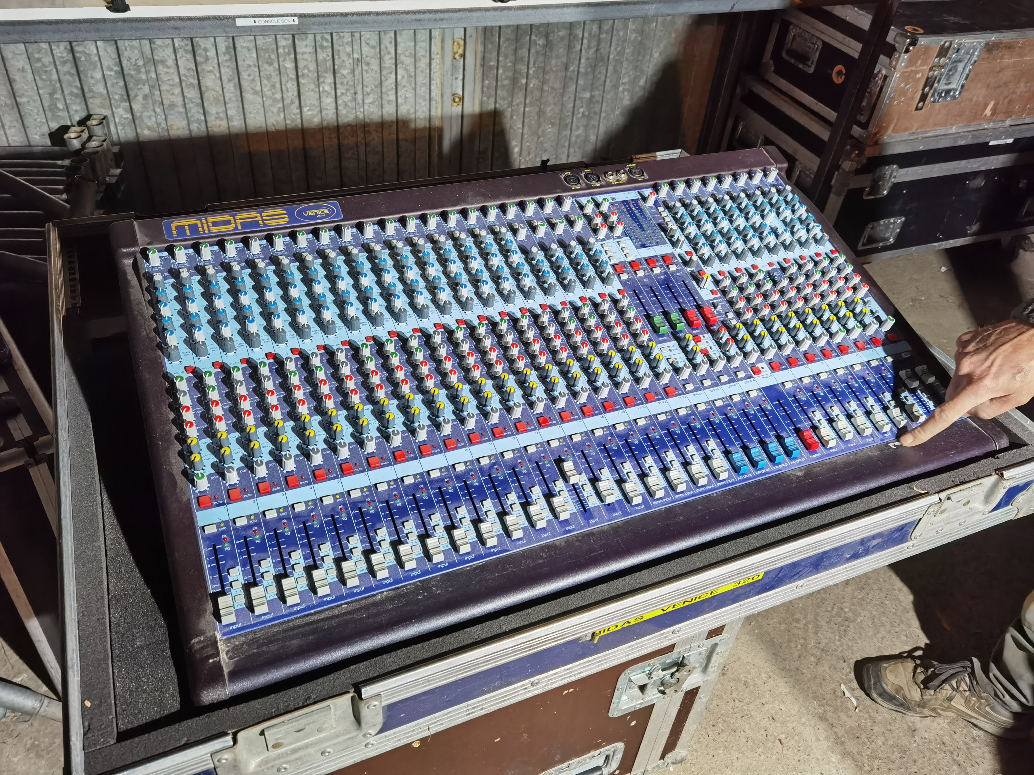 Midas Venice 320 en fly