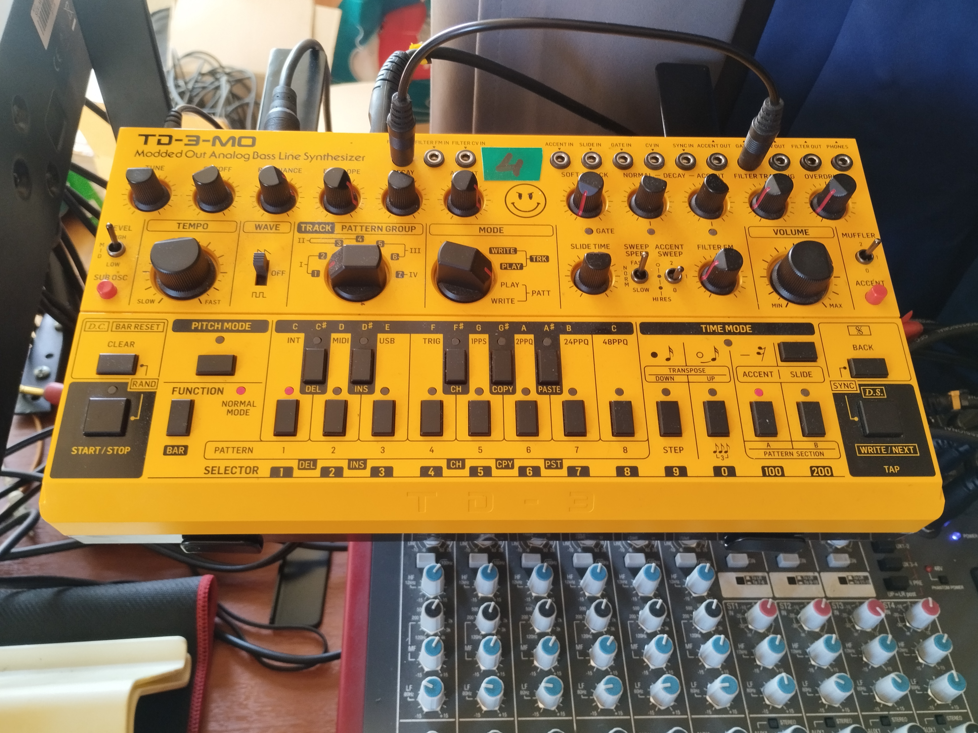 Vends TD-3 MO comme neuve Jaune et noire 1ere main jamais sortie du studio, dans sa boite.