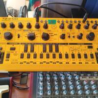 Vends TD-3 MO comme neuve Jaune et noire 1ere main jamais sortie du studio, dans sa boite.