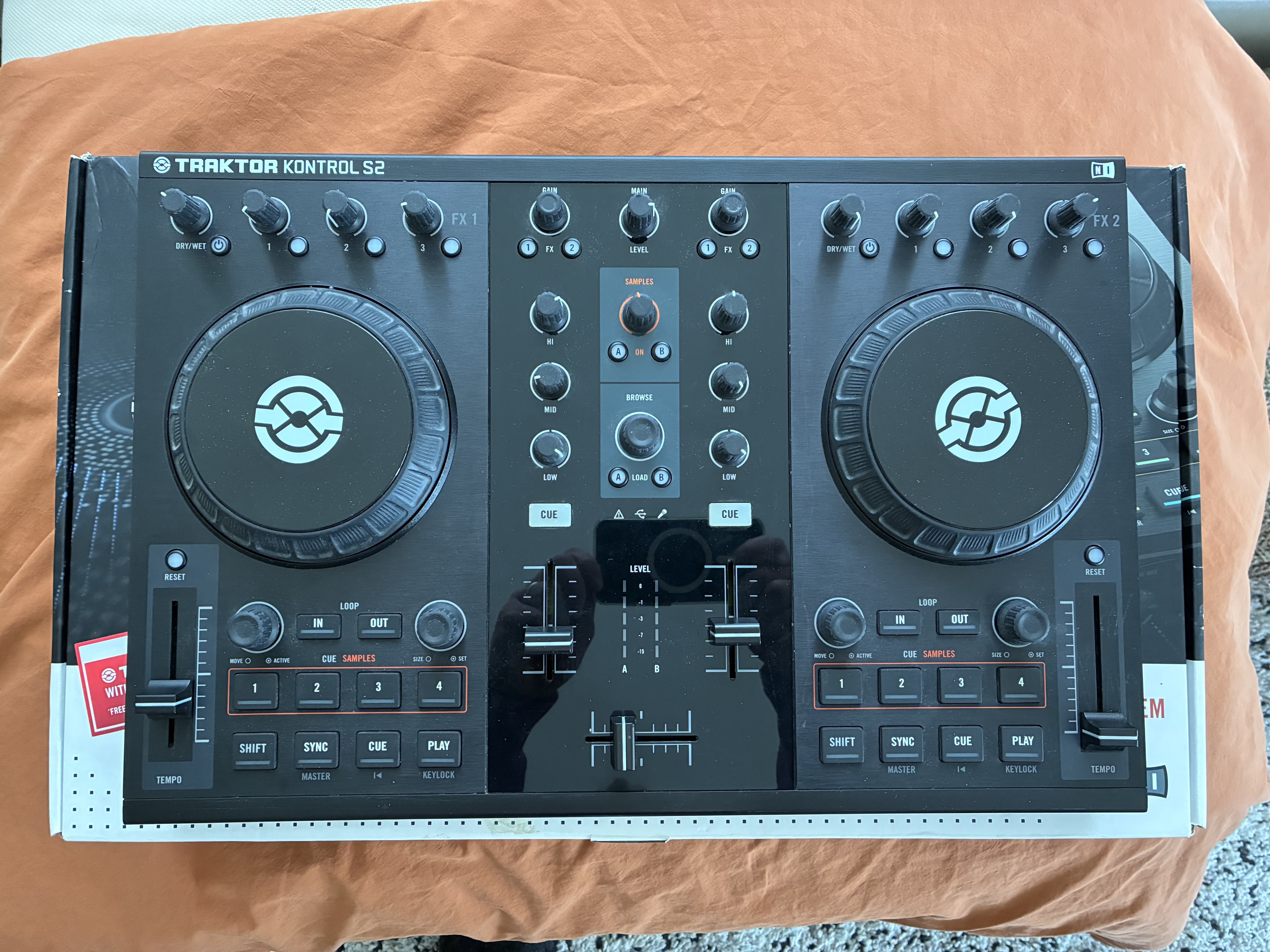 Vends Traktor Kontrol S2 MK1 en très bon état