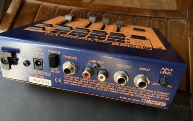 BOSS VT-1 b