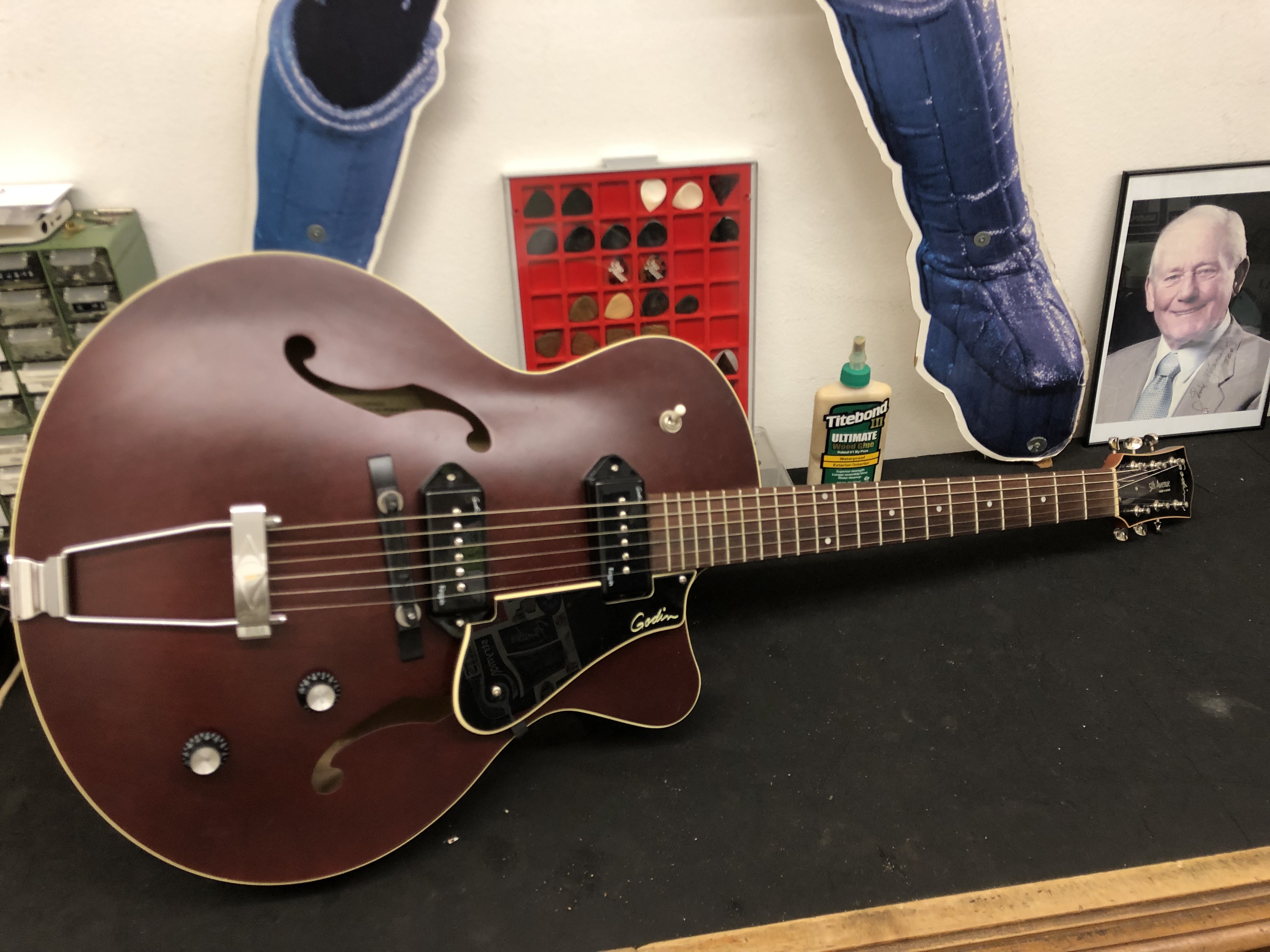 Vends Godin 5th Avenue CW Kingpin II P90 