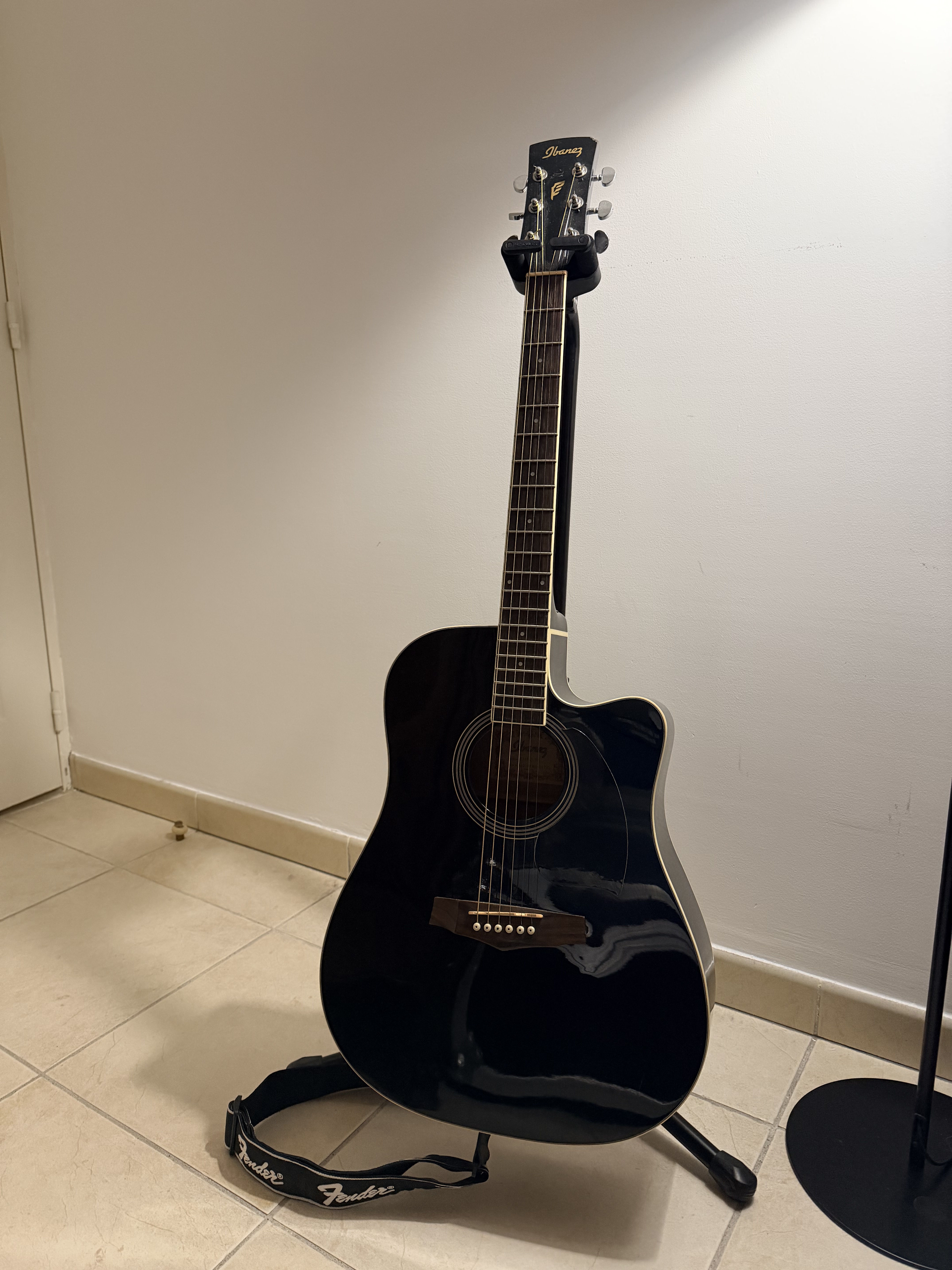 Vends Ibanez electro-acoustique PF15ECE BK 