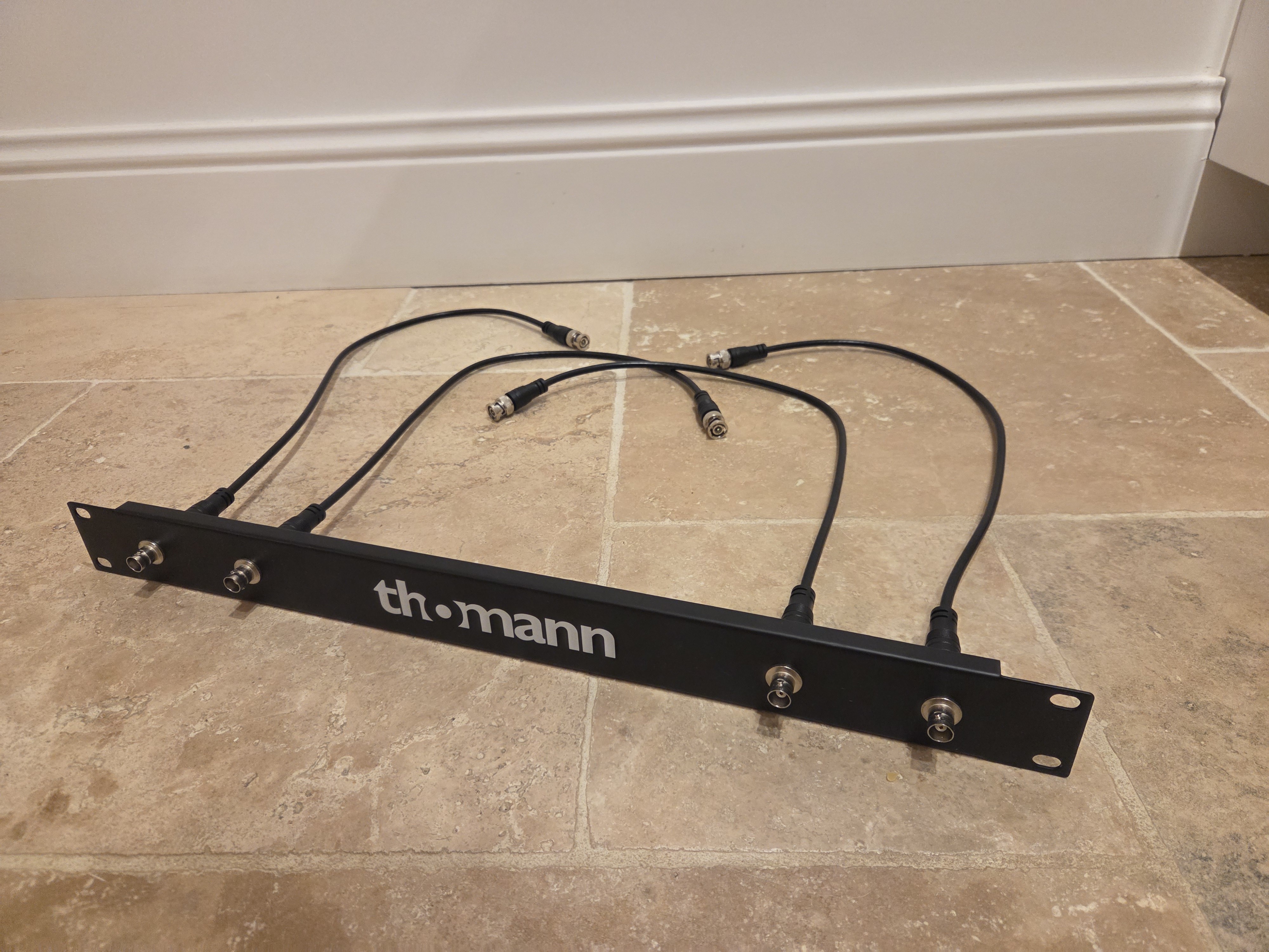 Thomann 19" Antenna Rackmount BNC 4