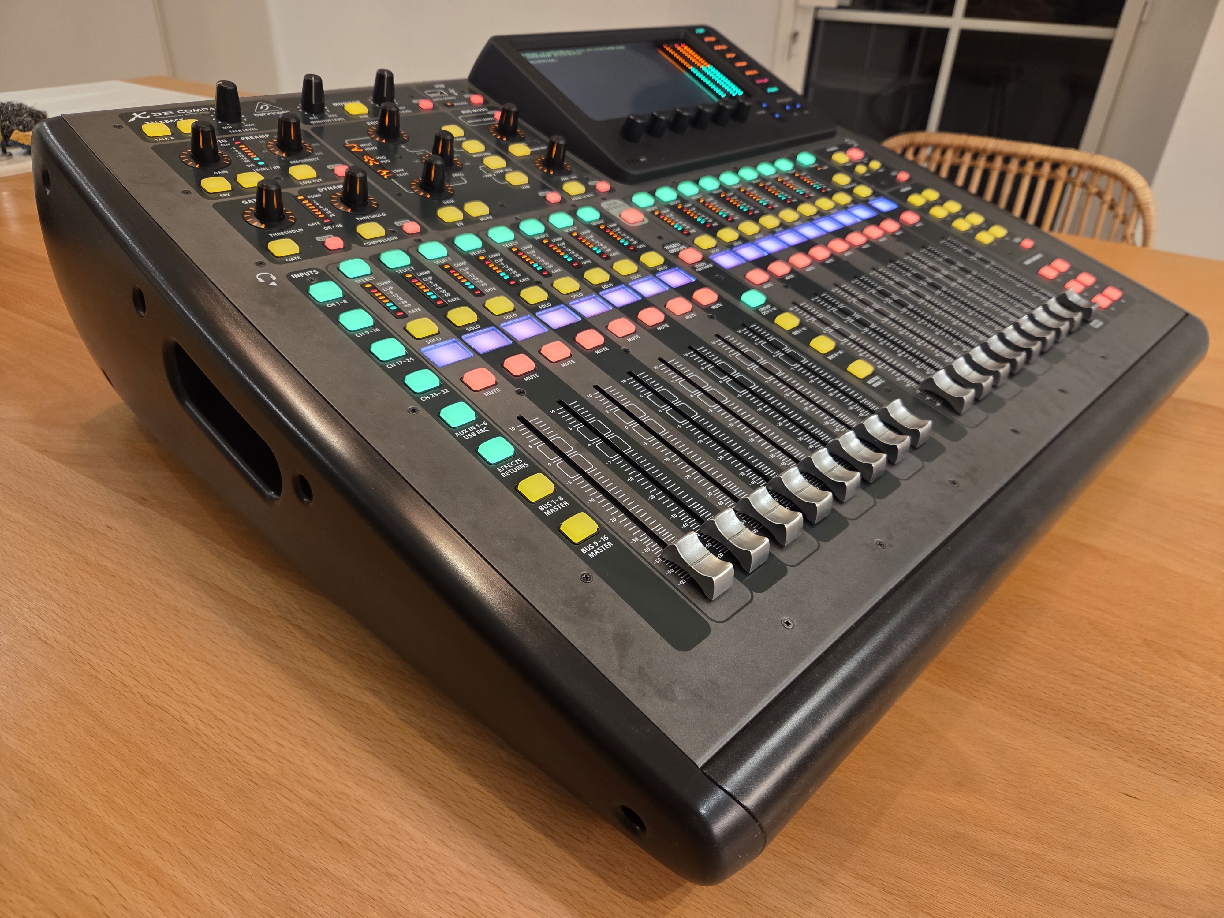 Behringer X32 Compact