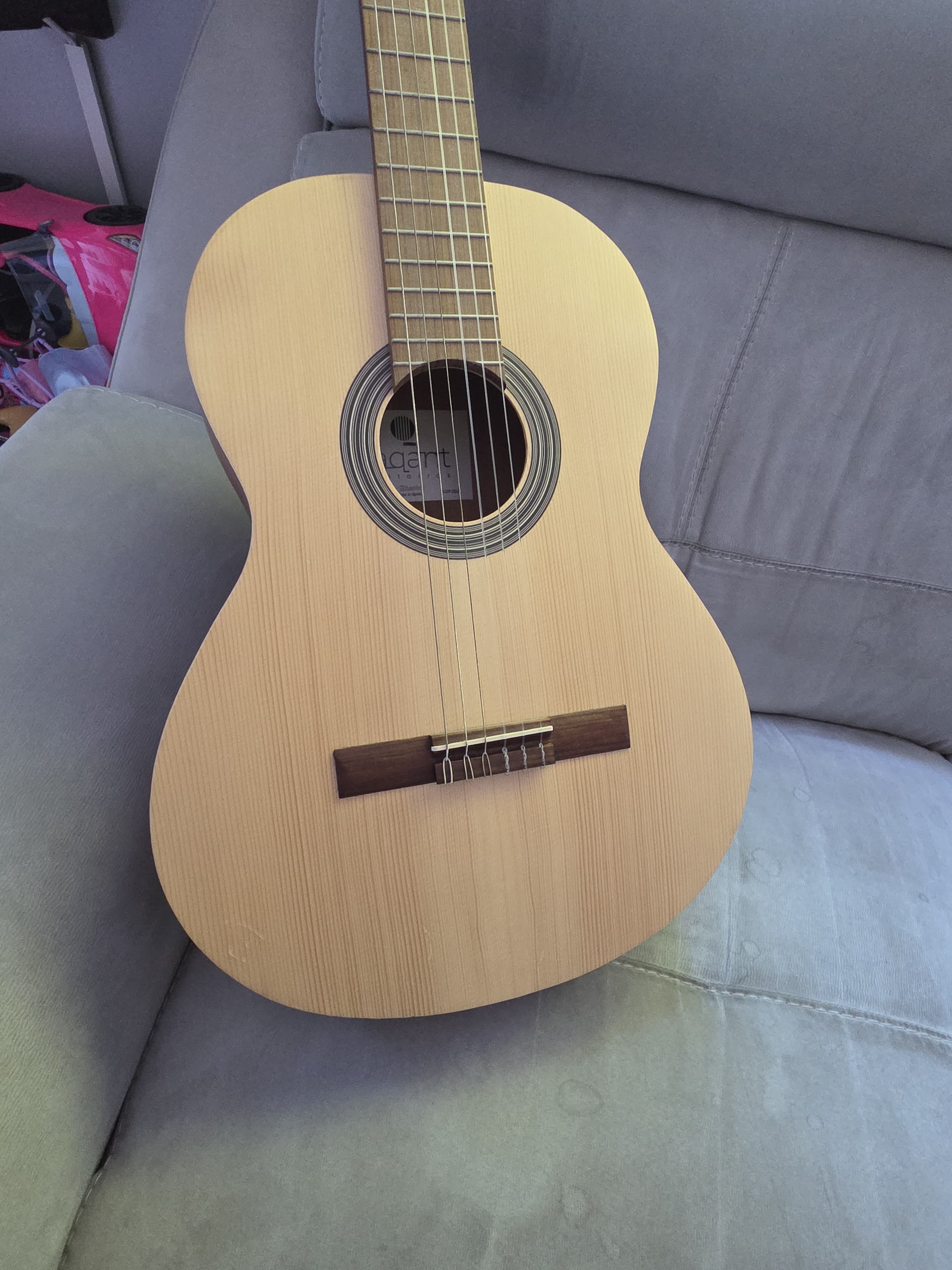 Guitare classique d'étude 4/4 Laqant by Alhambra