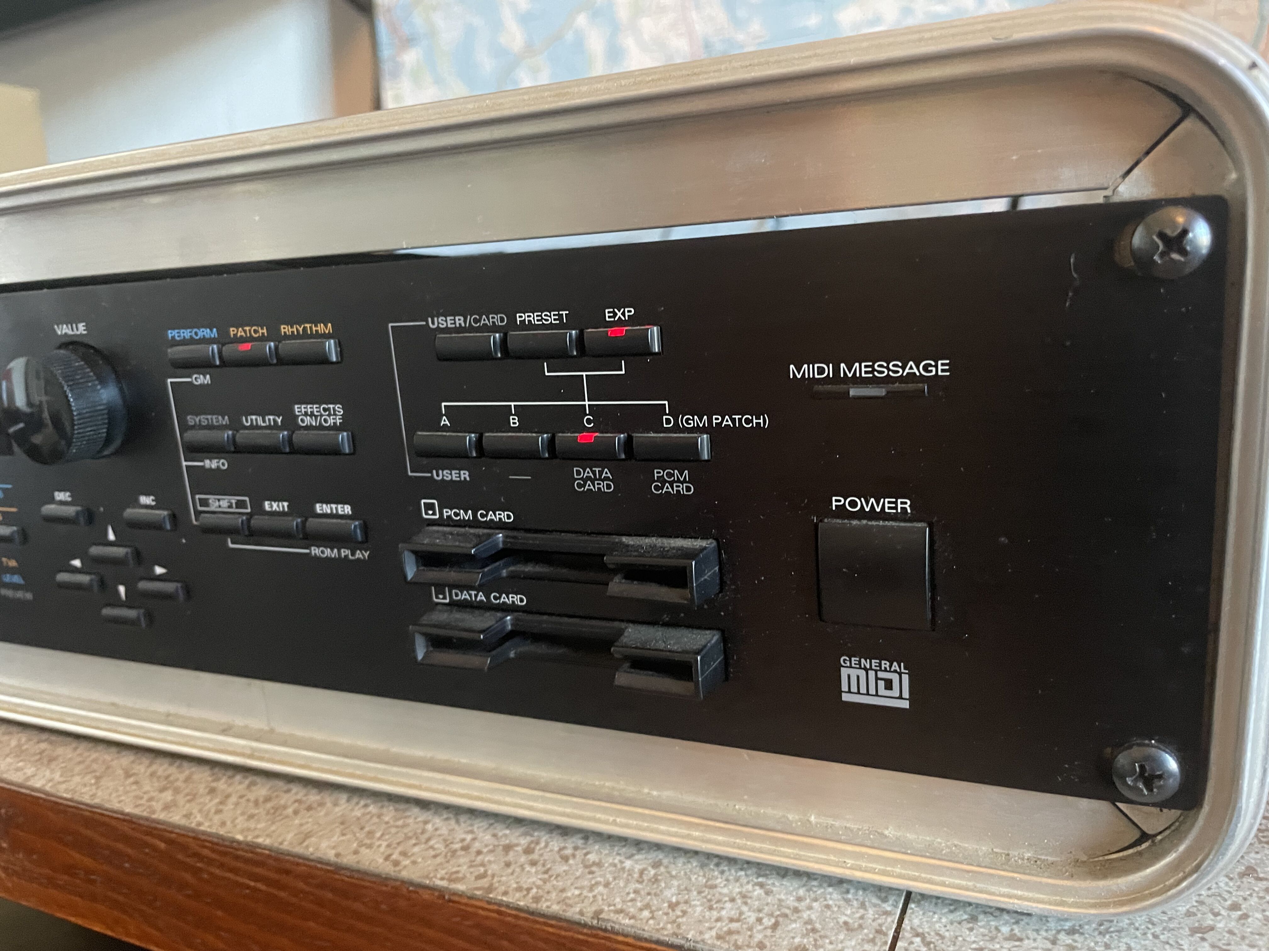 Roland JV-1080 (9917)