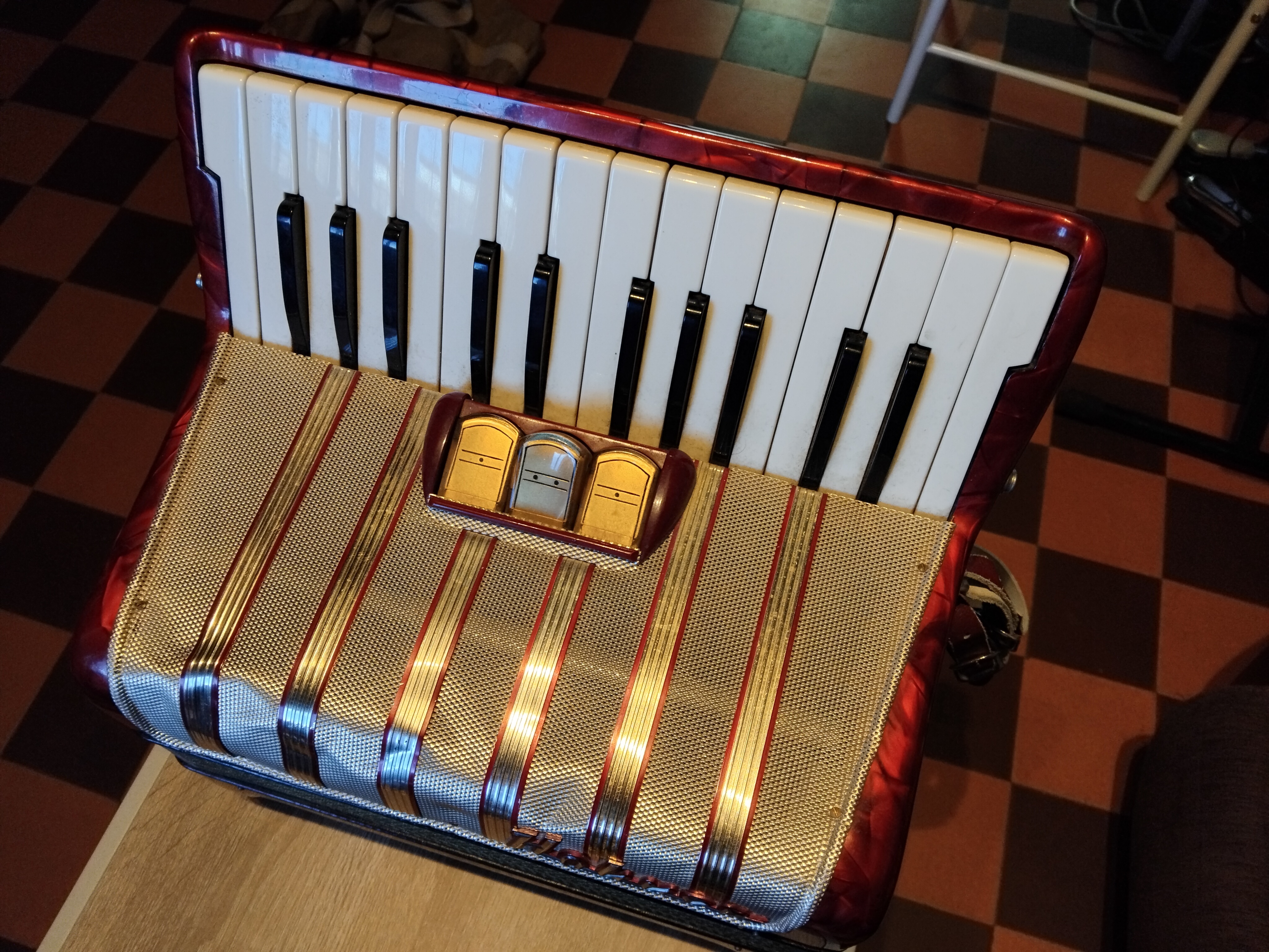 Vends accordéon Hohner Student VM 48 basses 26 touches piano