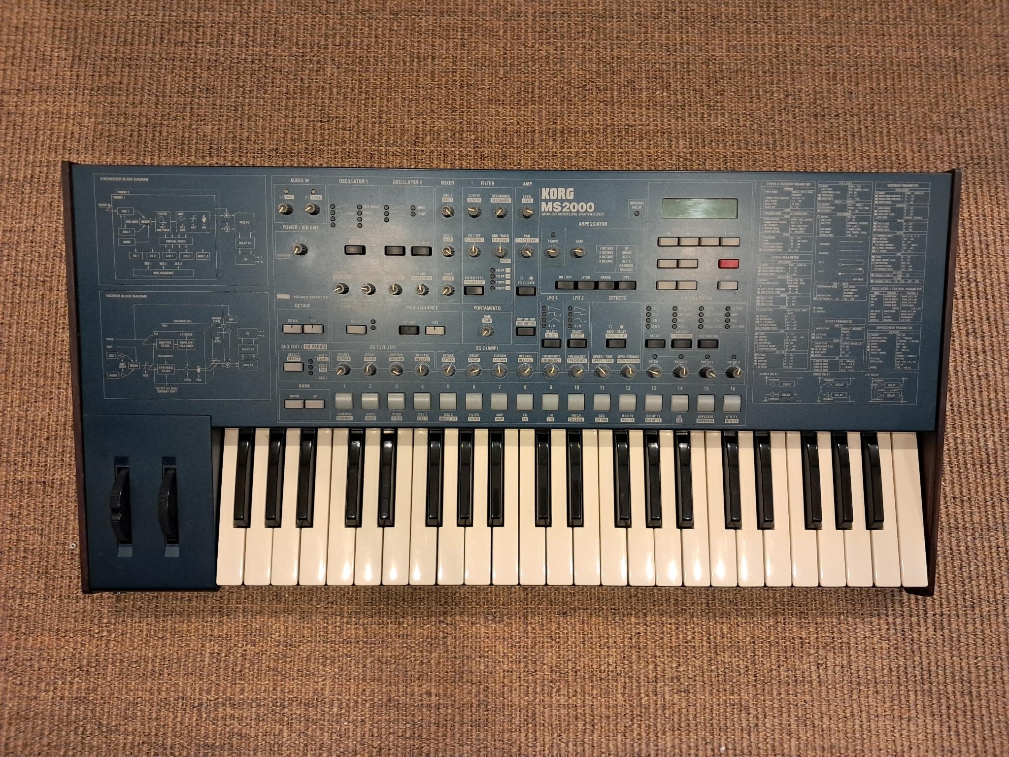 Korg MS 2000 + Case
