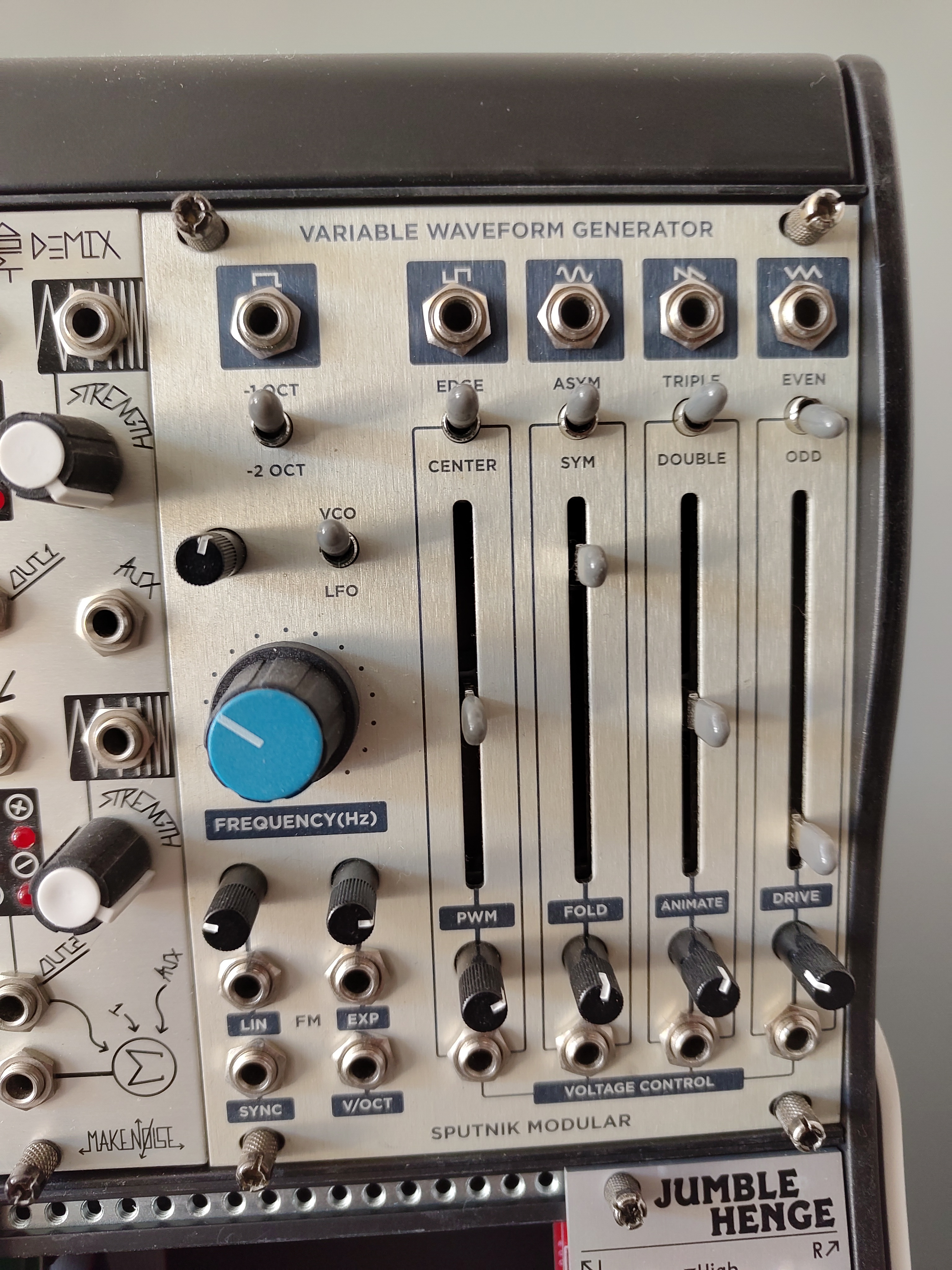 Vends Sputnik Modular Variable Waveform Generator