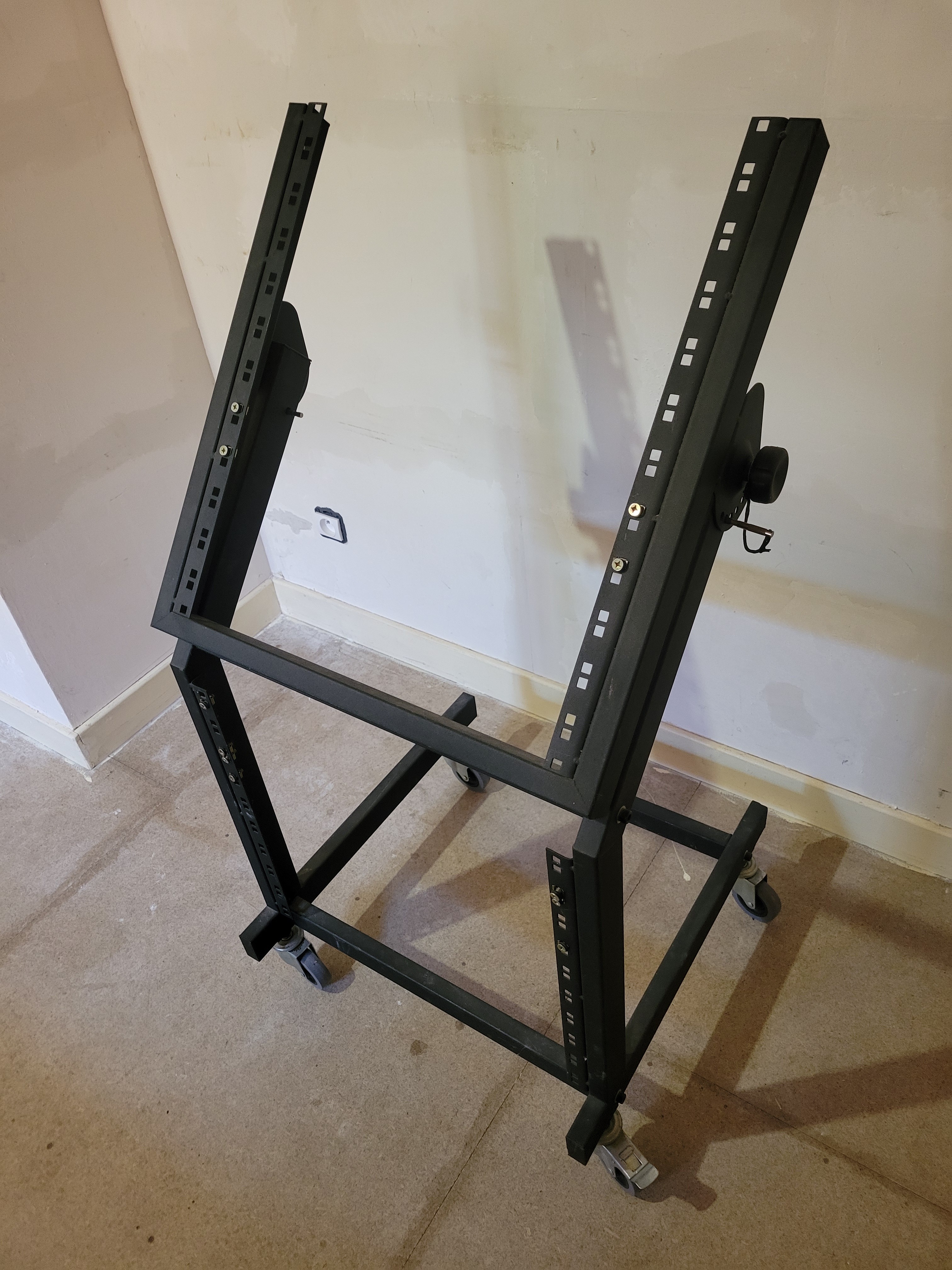 Vends Chariot rack studio 19" 12U + 9U