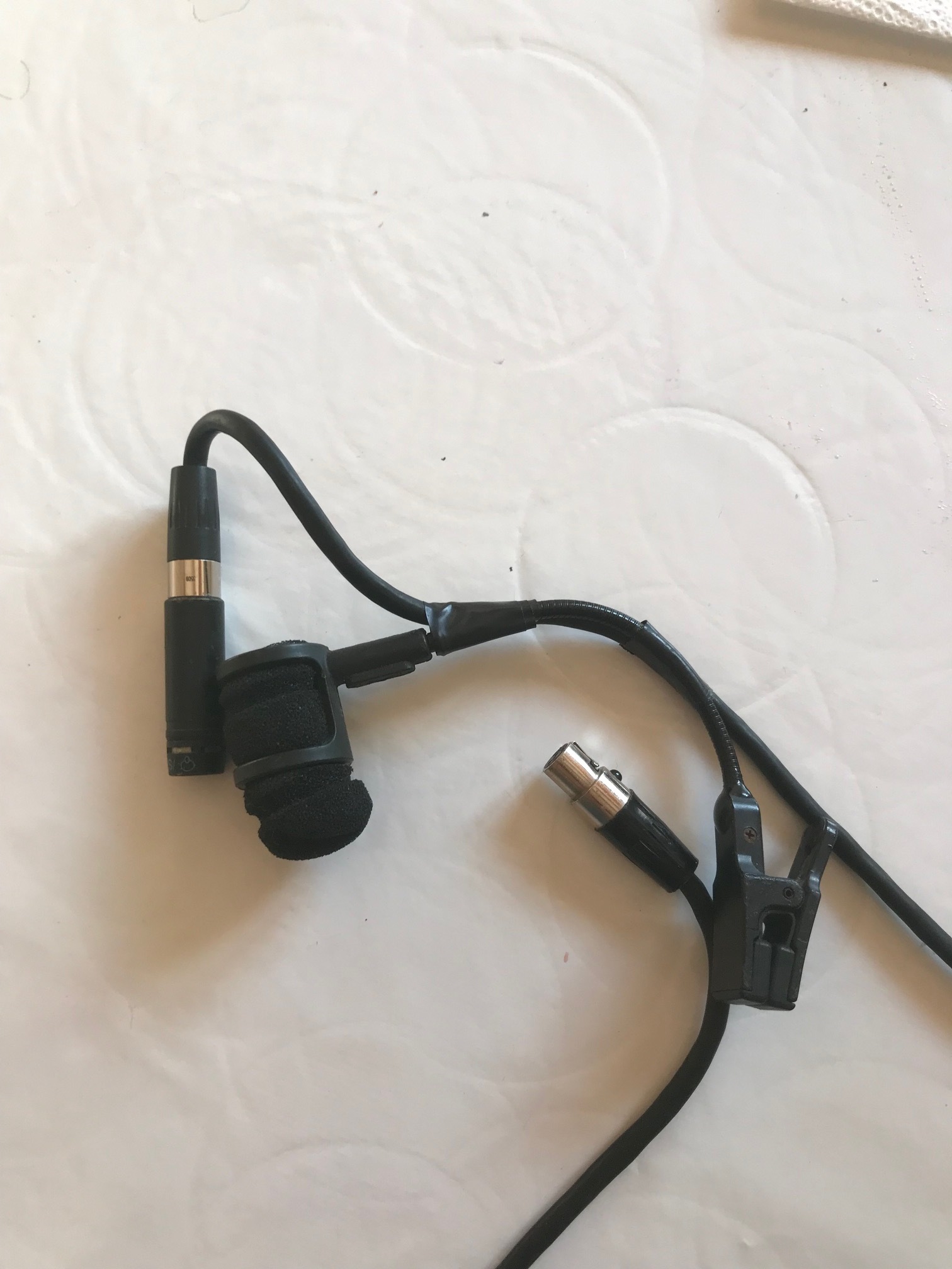 MICRO BETA 98 SUR FLEXIBLE CUIVRE AUDIOTECHNICA ET TA4F 