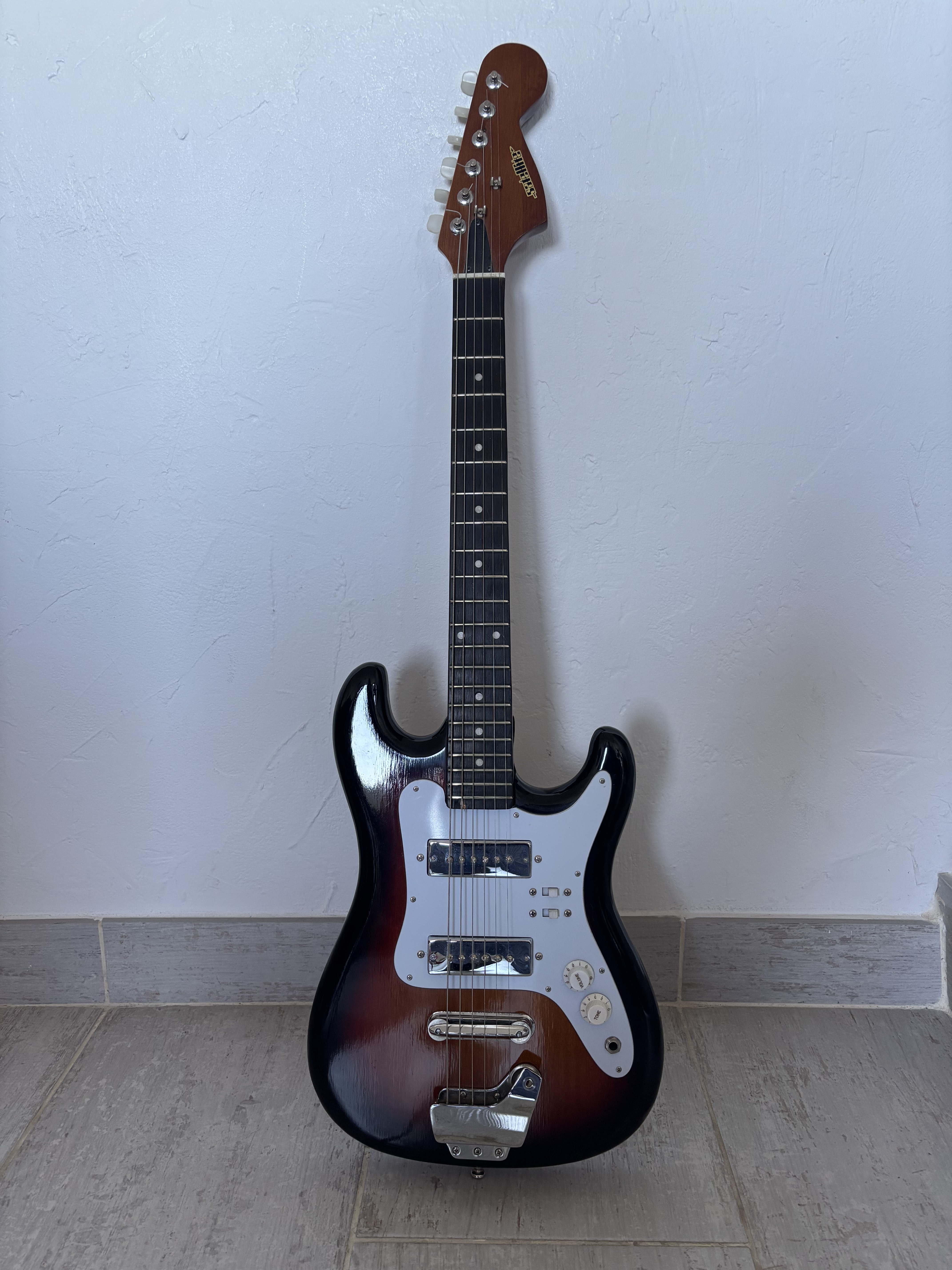 Vends guitare Teisco Satellite 65/T Japon