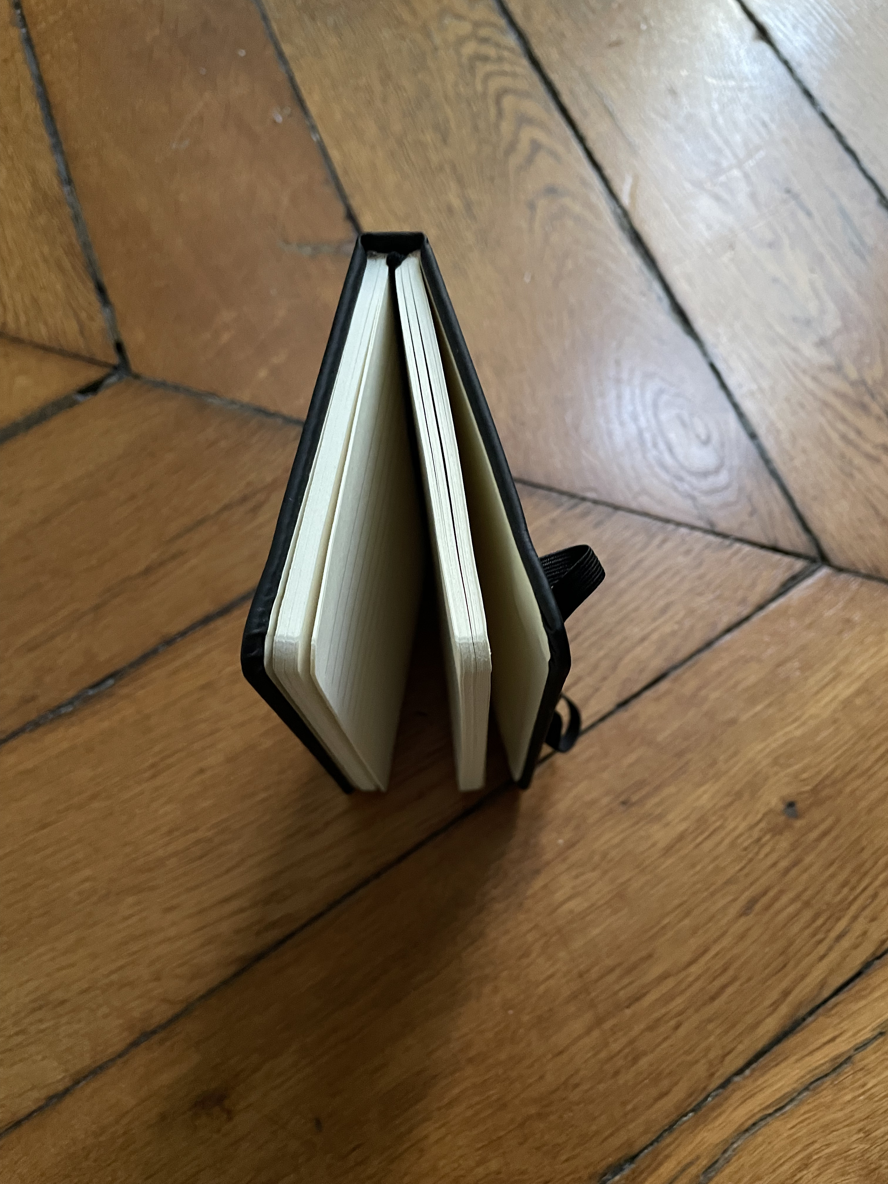 23.4. Carnet de notes noir SAE (190 pages - 14 x 9 cm)