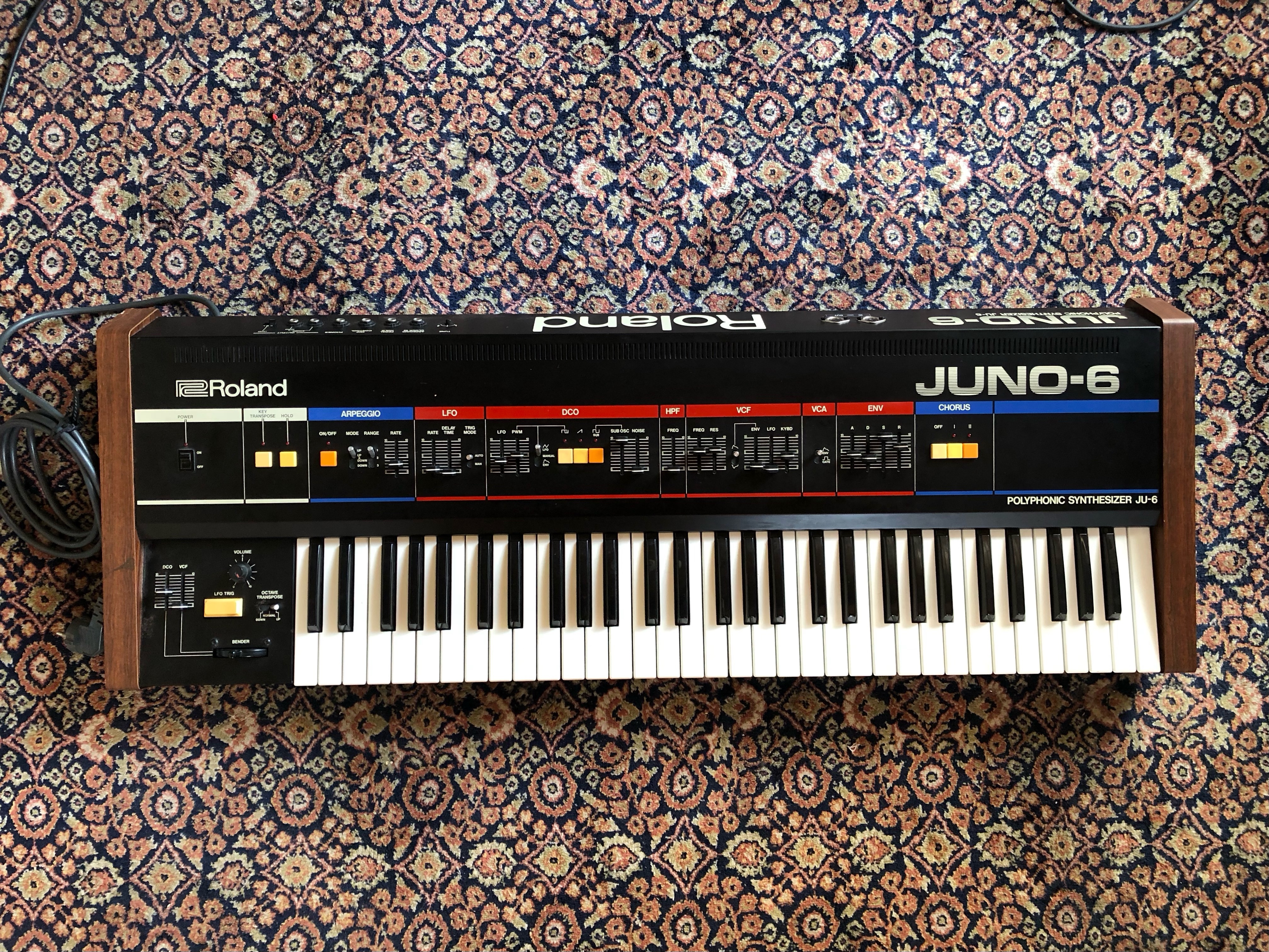 Vends Juno 6 Tubbutech + Case 