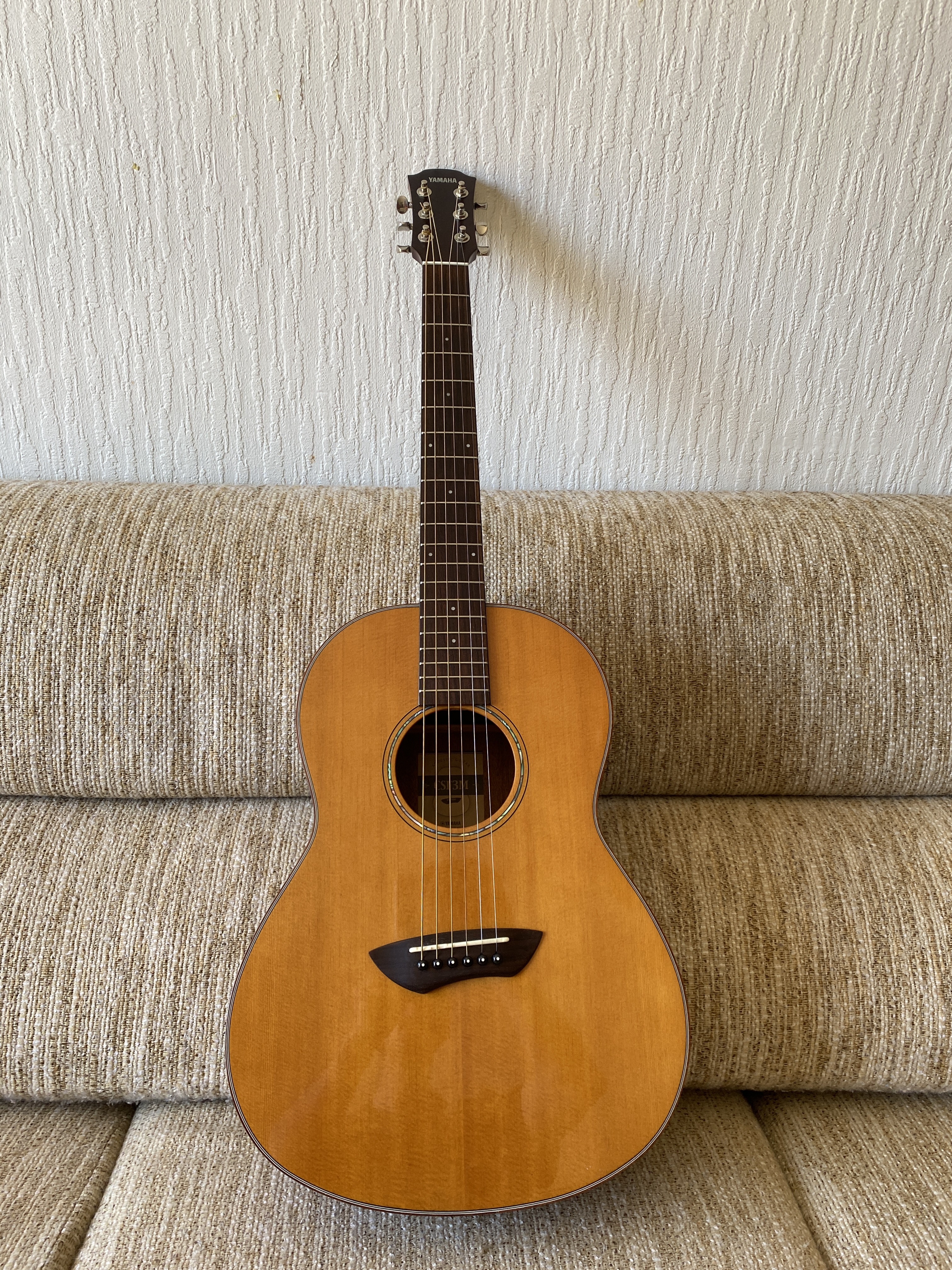 Guitare folk electro massive Yamaha CSF3M