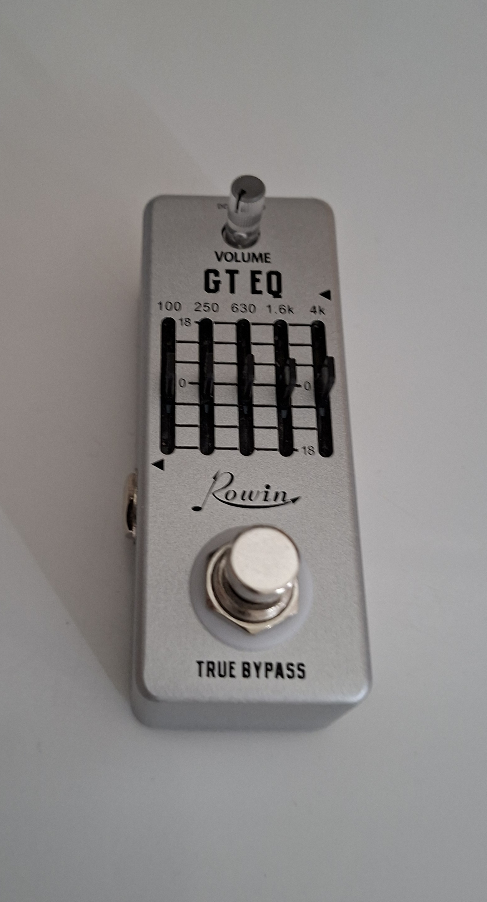 Equaliseur Guitare Rowin