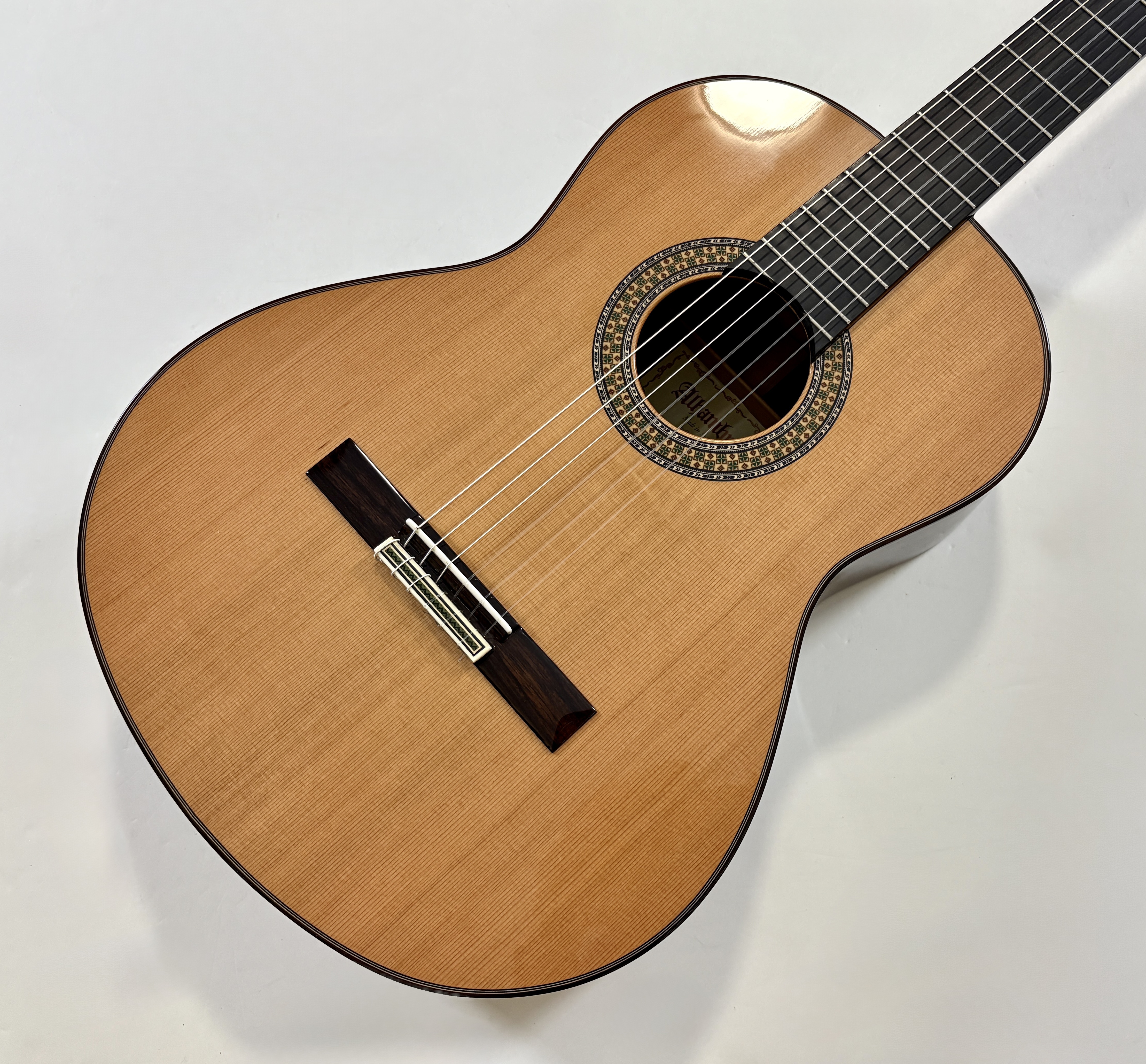 Alhambra Guitars 9 P (23367)
