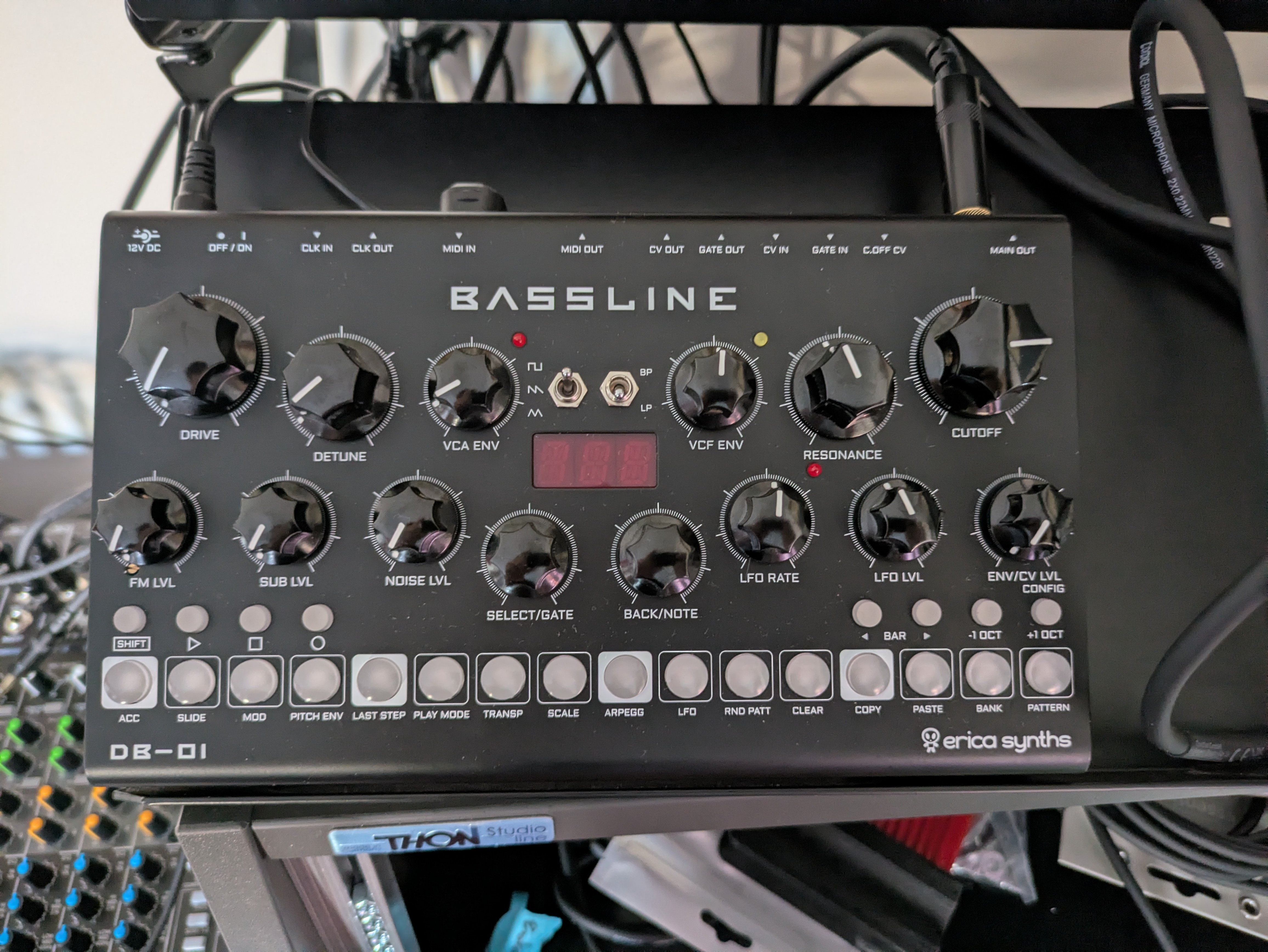 db-01 avec sa boîte et son manuel