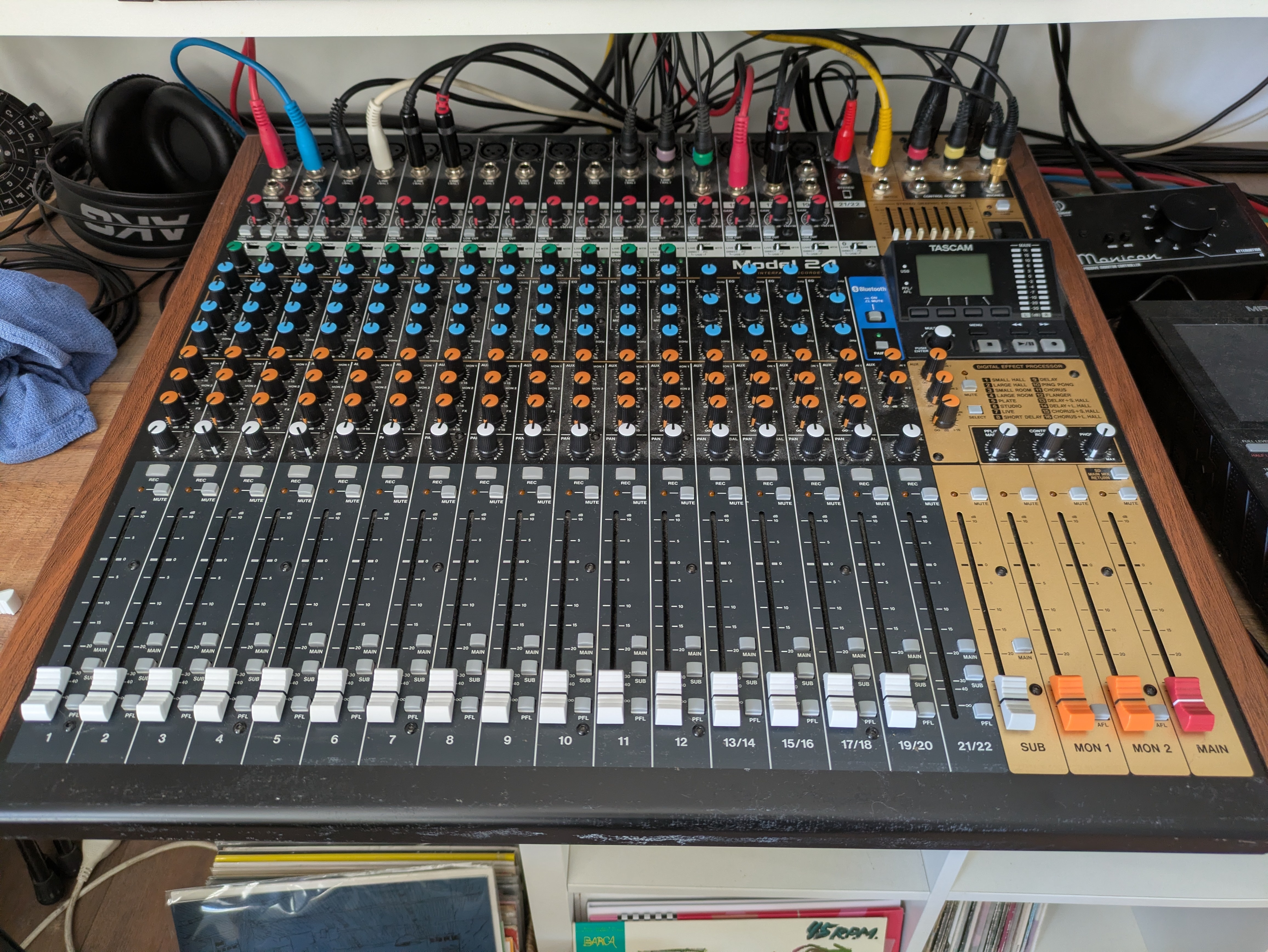 Vends table de mixage Tascam Model 24