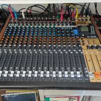 Vends table de mixage Tascam Model 24