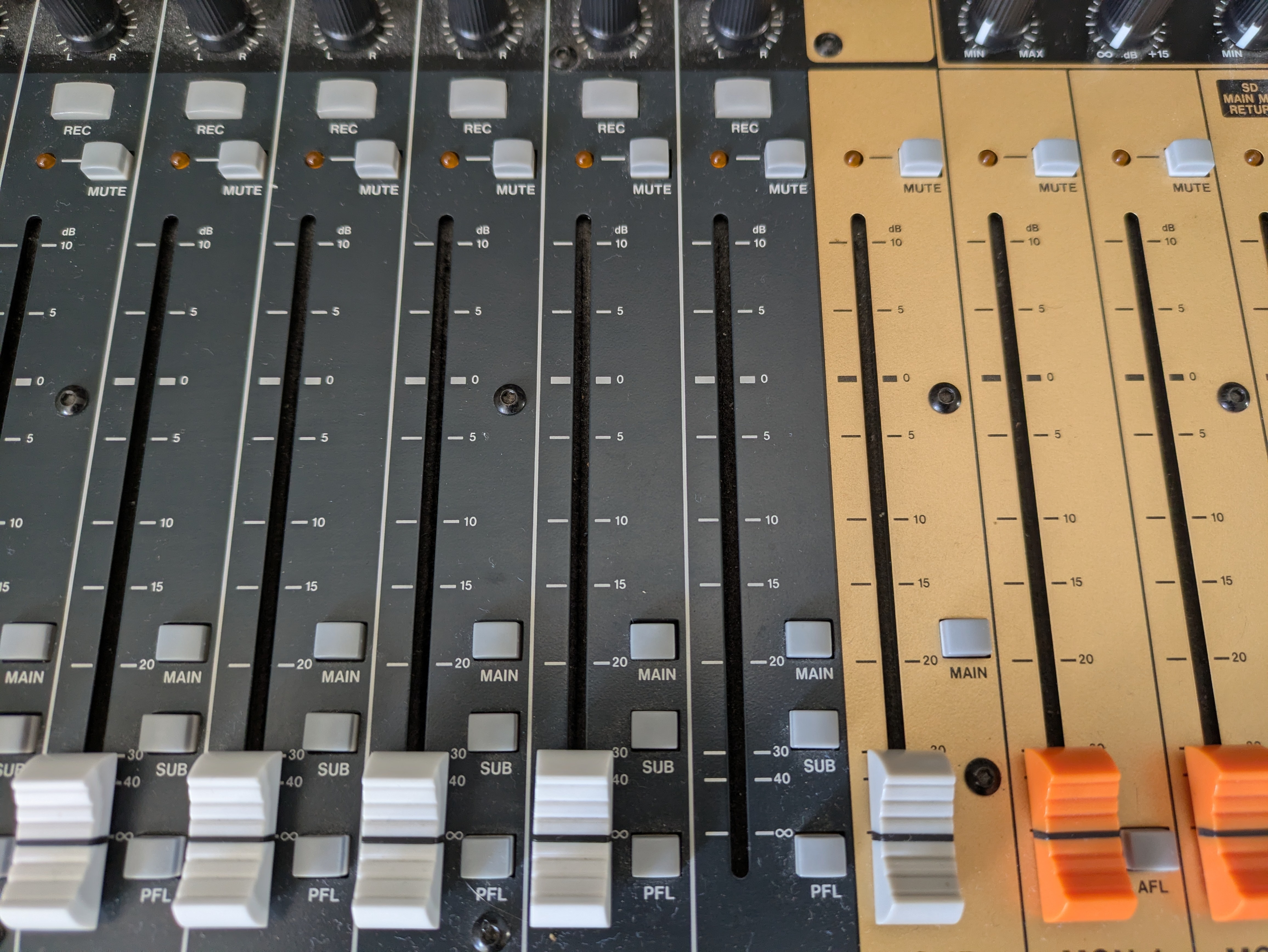 Tascam Model 24 (21258)