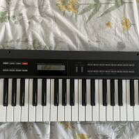 Vends Juno 1 Alpha avec son case UDG
