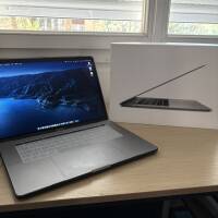MacBook Pro 15 2017 i7 + GPU / Batterie & Écran récents / Pack complet