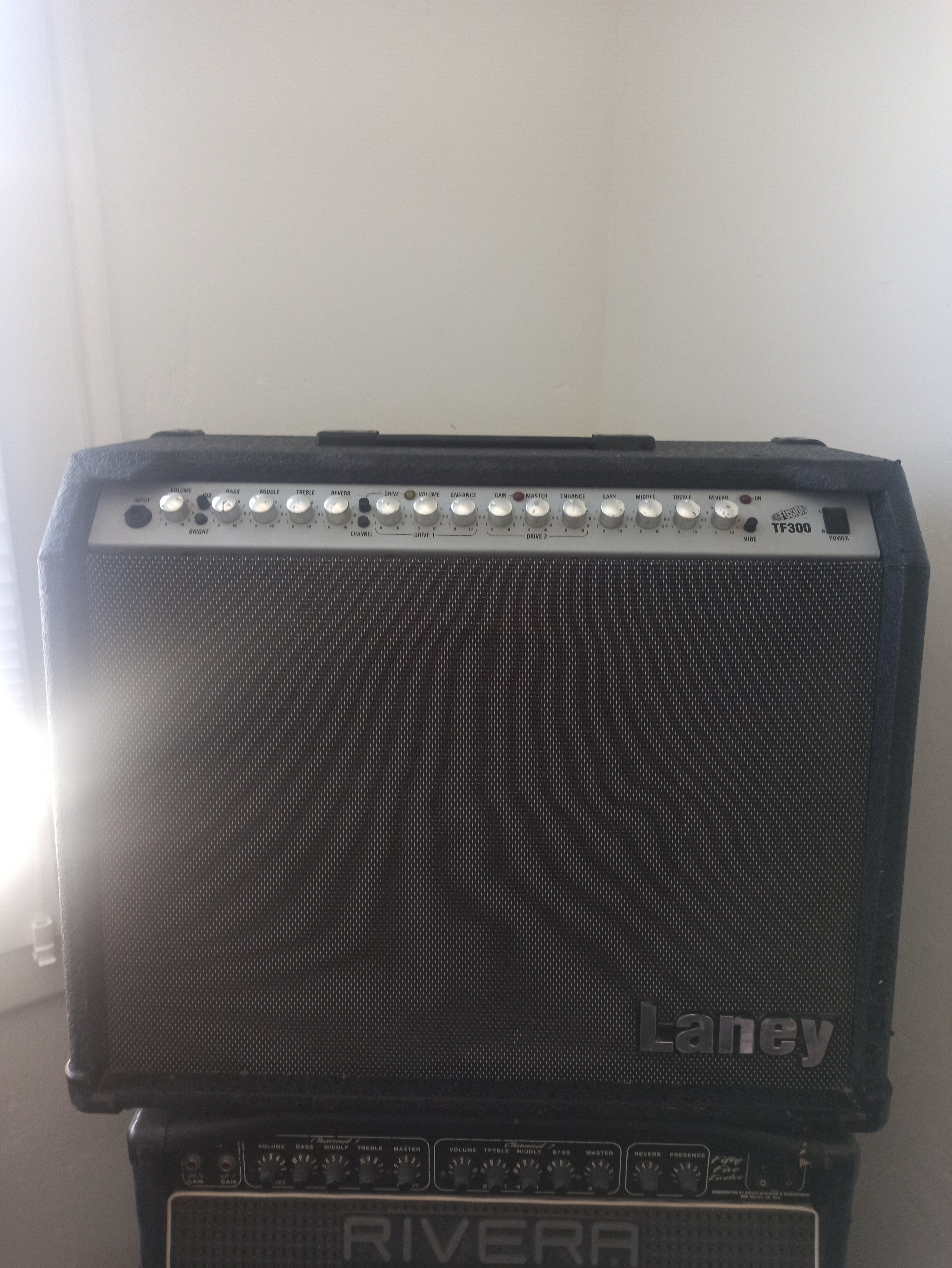 Vends ampli guitare Laney TF 300 (tube fusion)