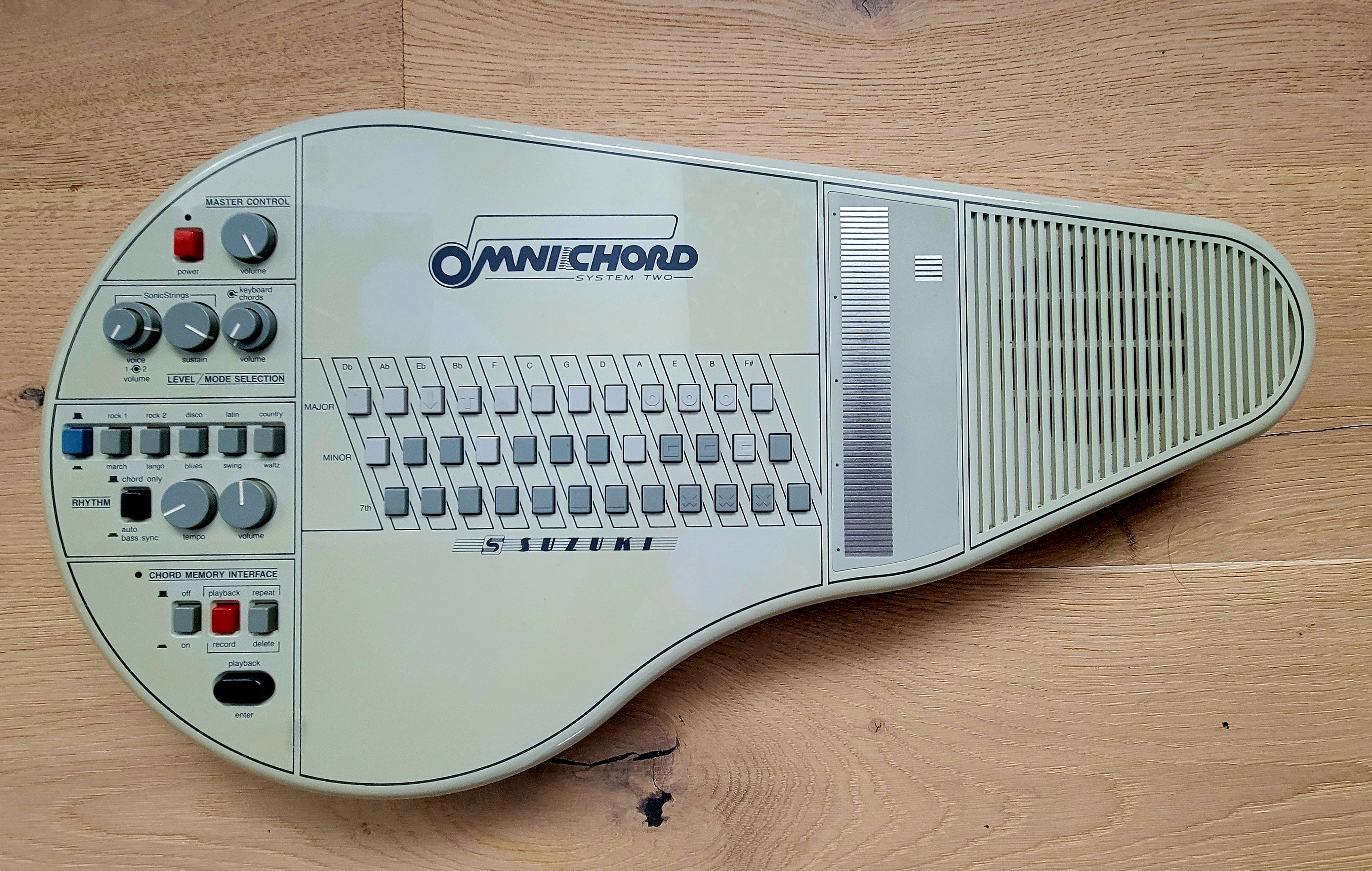 Suzuki OM-84 Omnichord 1984 en parfait état de fonctionnement