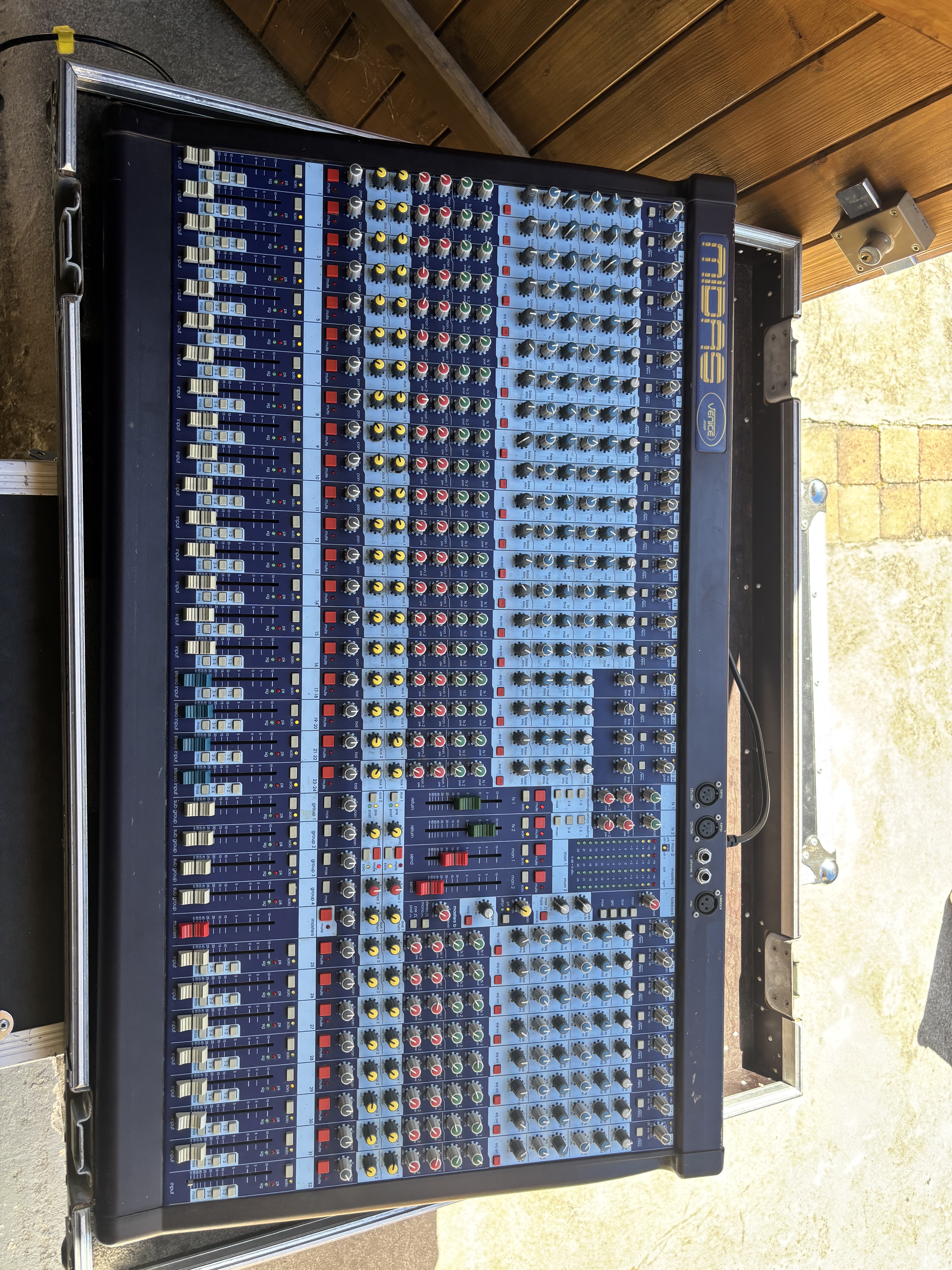 Midas Venice 320 + Alim External EPS 1200 + FlighCase 