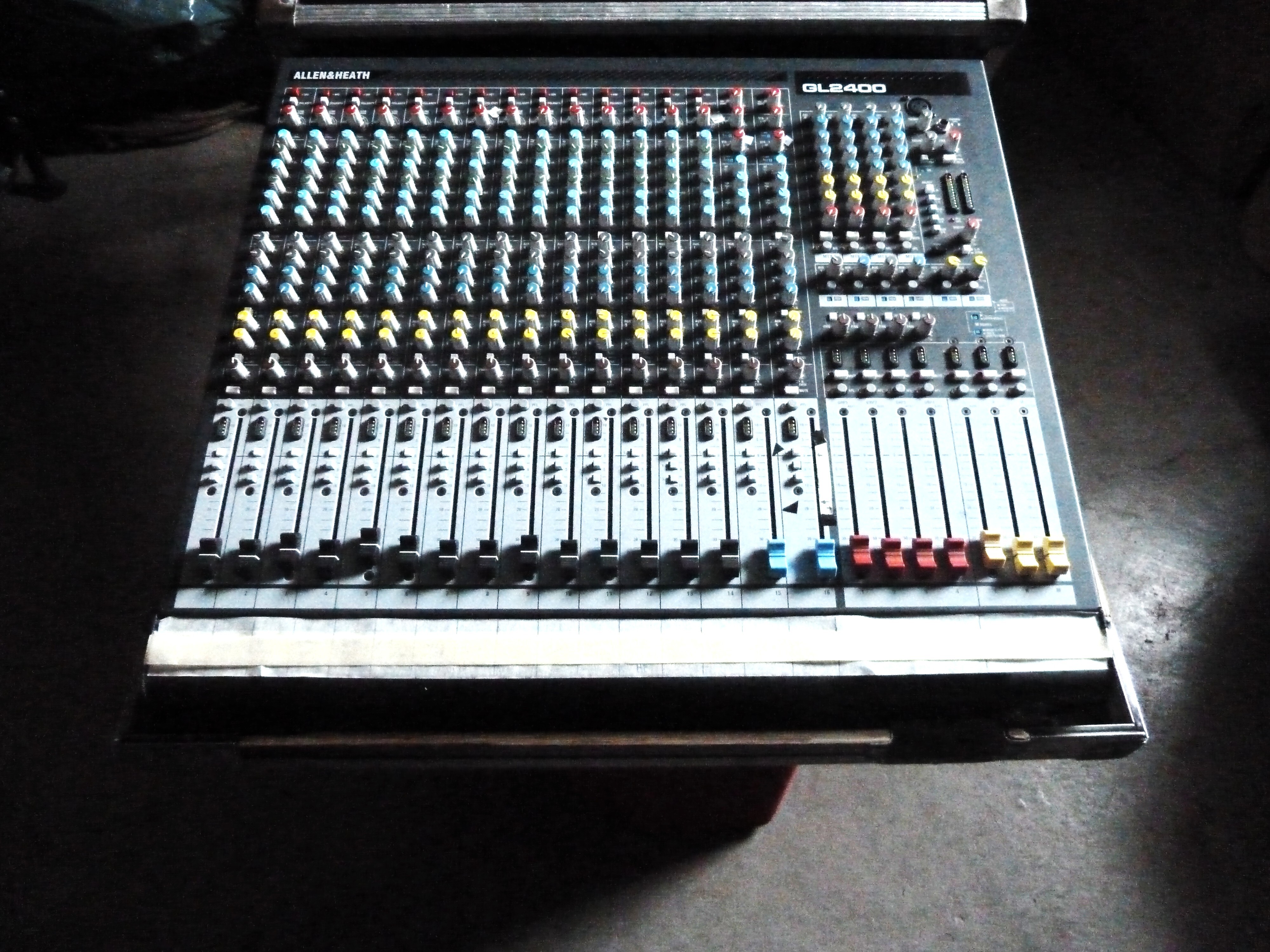 TABLE DE MIXAGE GL 2400 ALLEN ET HEATH