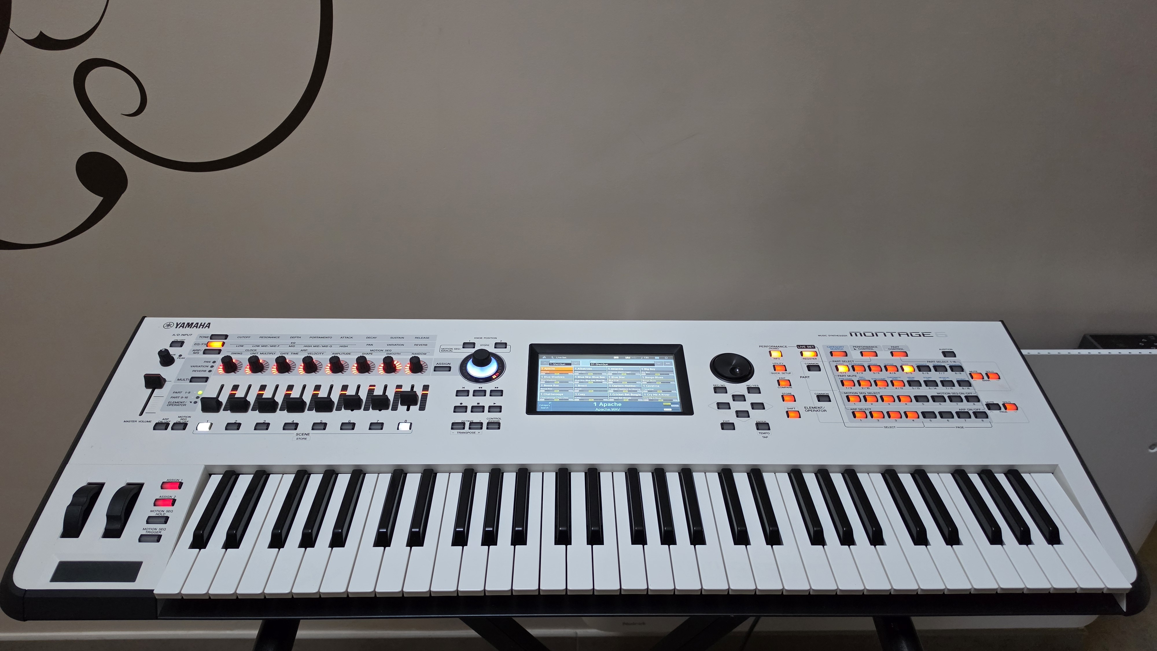 Vends YAMAHA Montage 6 White 